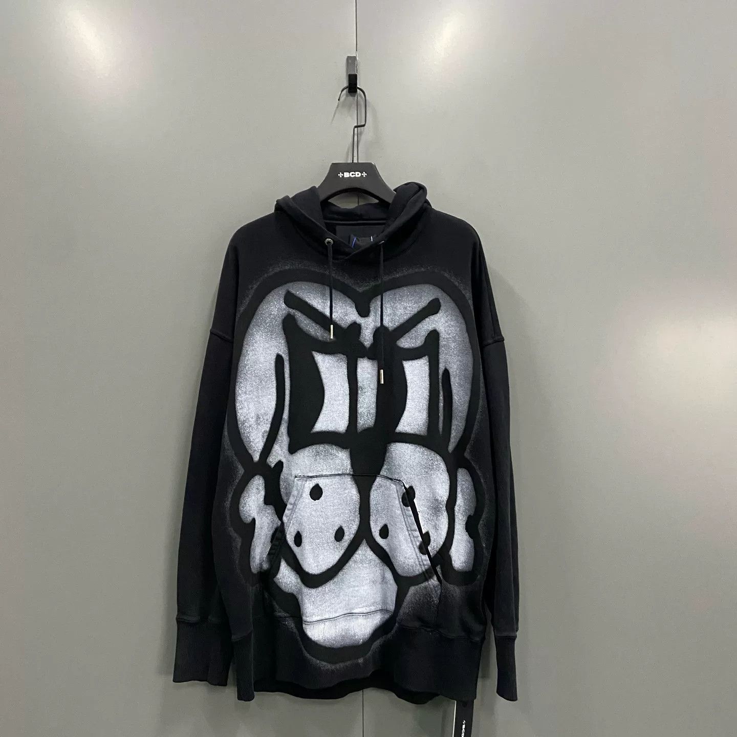 Givenchy Givenchy Chito Spray Print Hoodie Size L Size US L / EU 52-54 / 3 - 2 Thumbnail