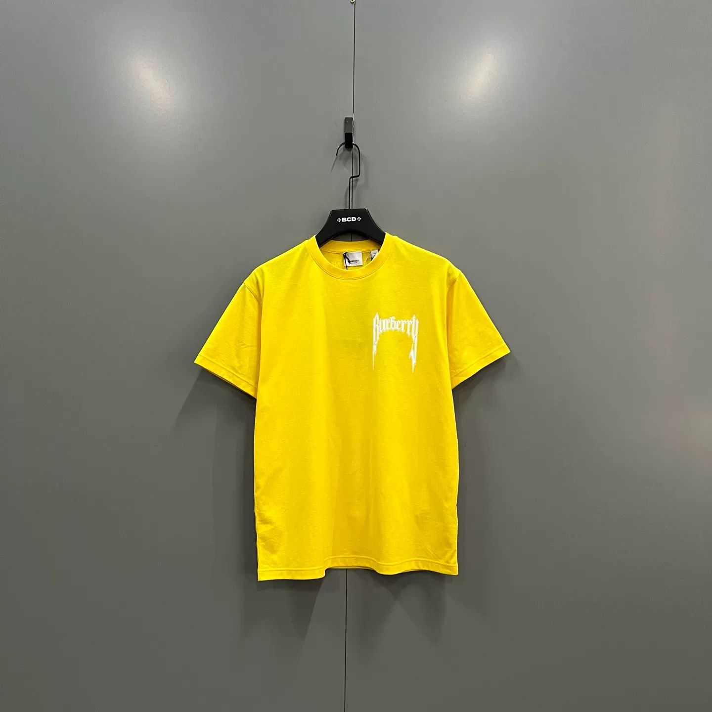 Burberry Burberry Yellow Graphic Print T-Shirt XS Size US XS / EU 42 / 0 - 2 Thumbnail