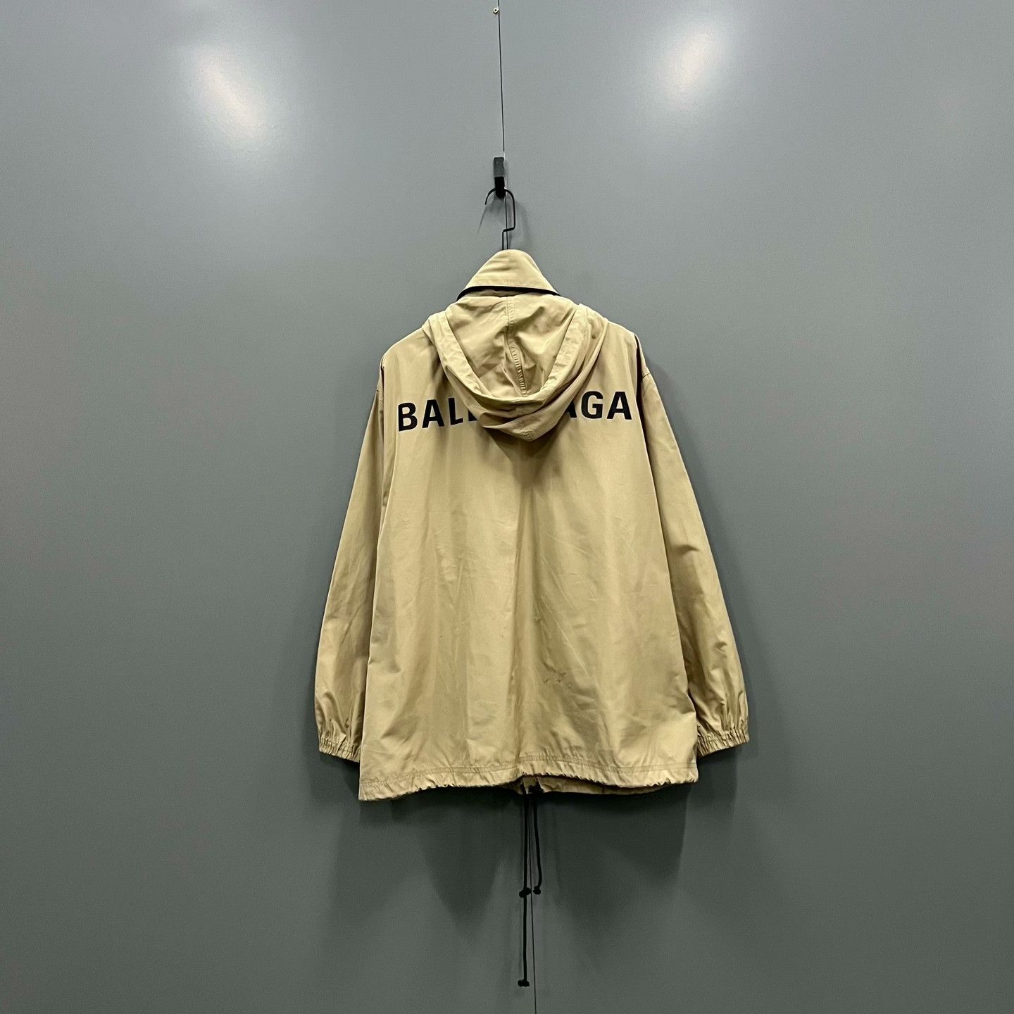 Balenciaga Balenciaga Logo Back Hooded Windbreaker Jacket 44 Size US S / EU 44-46 / 1 - 3 Thumbnail