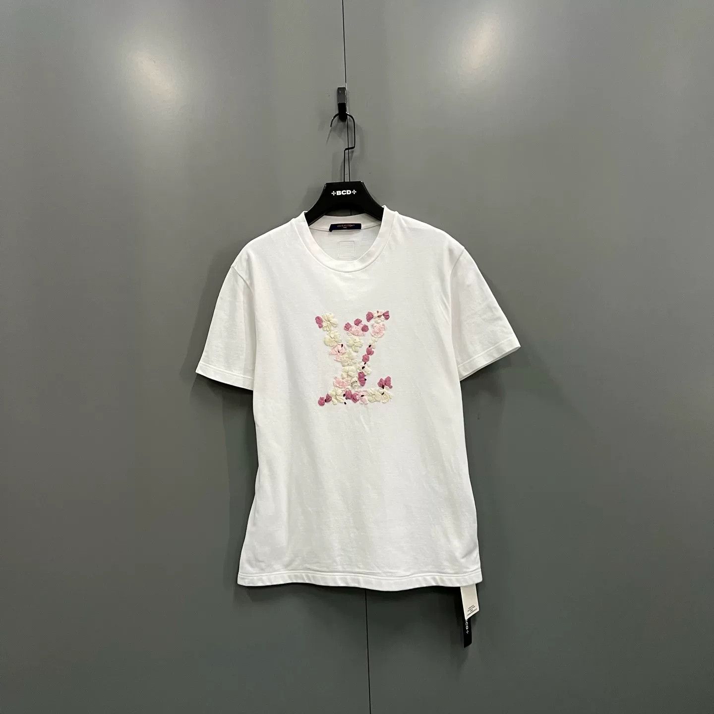 Louis Vuitton Louis Vuitton x Nigo Floral Embroidered T-Shirt M Size US M / EU 48-50 / 2 - 2 Thumbnail