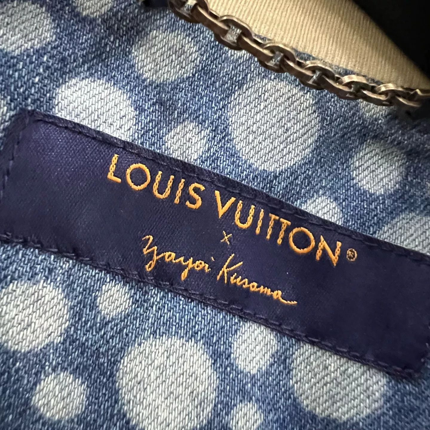 Louis Vuitton Louis Vuitton x Yayoi Kusama Polka Dot Shirt L Size US L / EU 52-54 / 3 - 4 Thumbnail