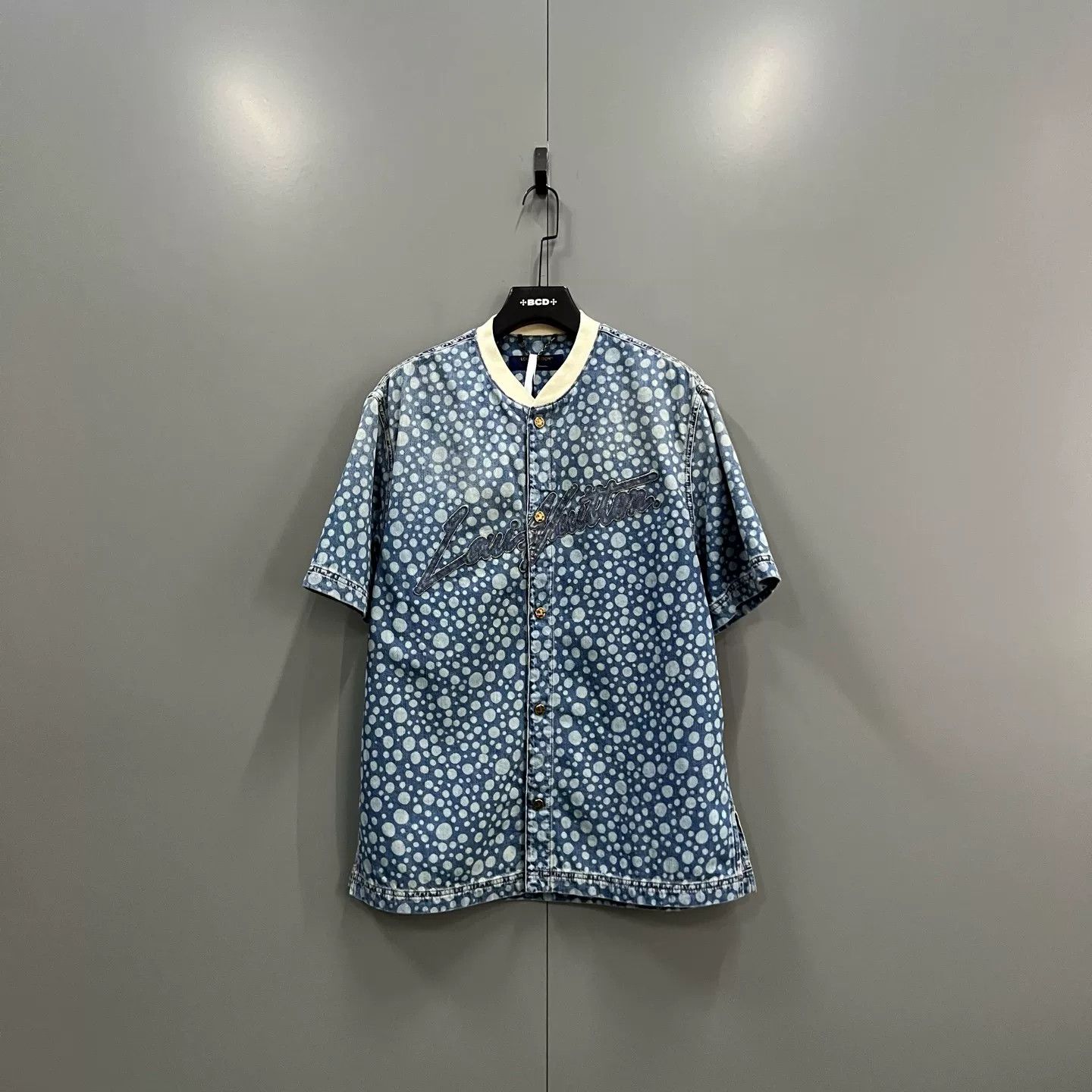 Louis Vuitton Louis Vuitton x Yayoi Kusama Polka Dot Shirt L Size US L / EU 52-54 / 3 - 2 Thumbnail