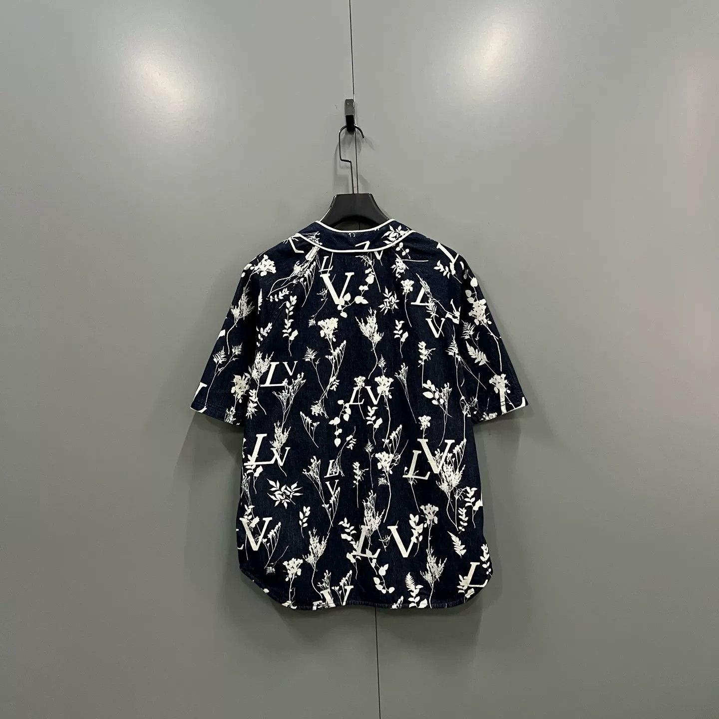 Louis Vuitton Louis Vuitton Monogram Floral Denim Shirt M Size US M / EU 48-50 / 2 - 3 Thumbnail