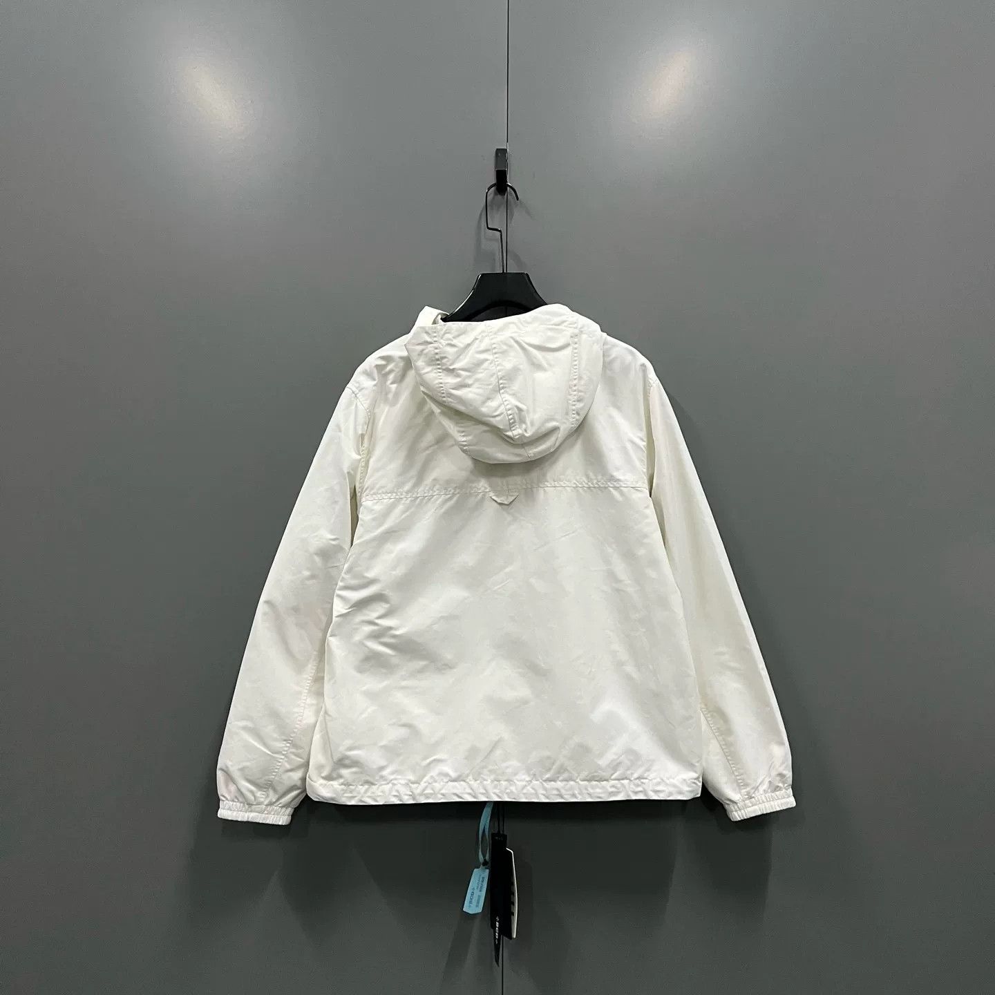 Louis Vuitton Louis Vuitton Reversible Monogram Windbreaker EU 52 Size US L / EU 52-54 / 3 - 3 Thumbnail