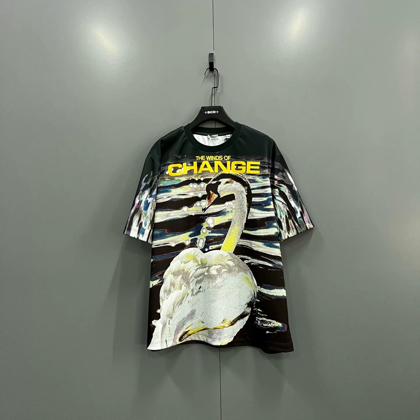 Burberry Burberry Swan Print T-Shirt XL Size US XL / EU 56 / 4 - 2 Thumbnail