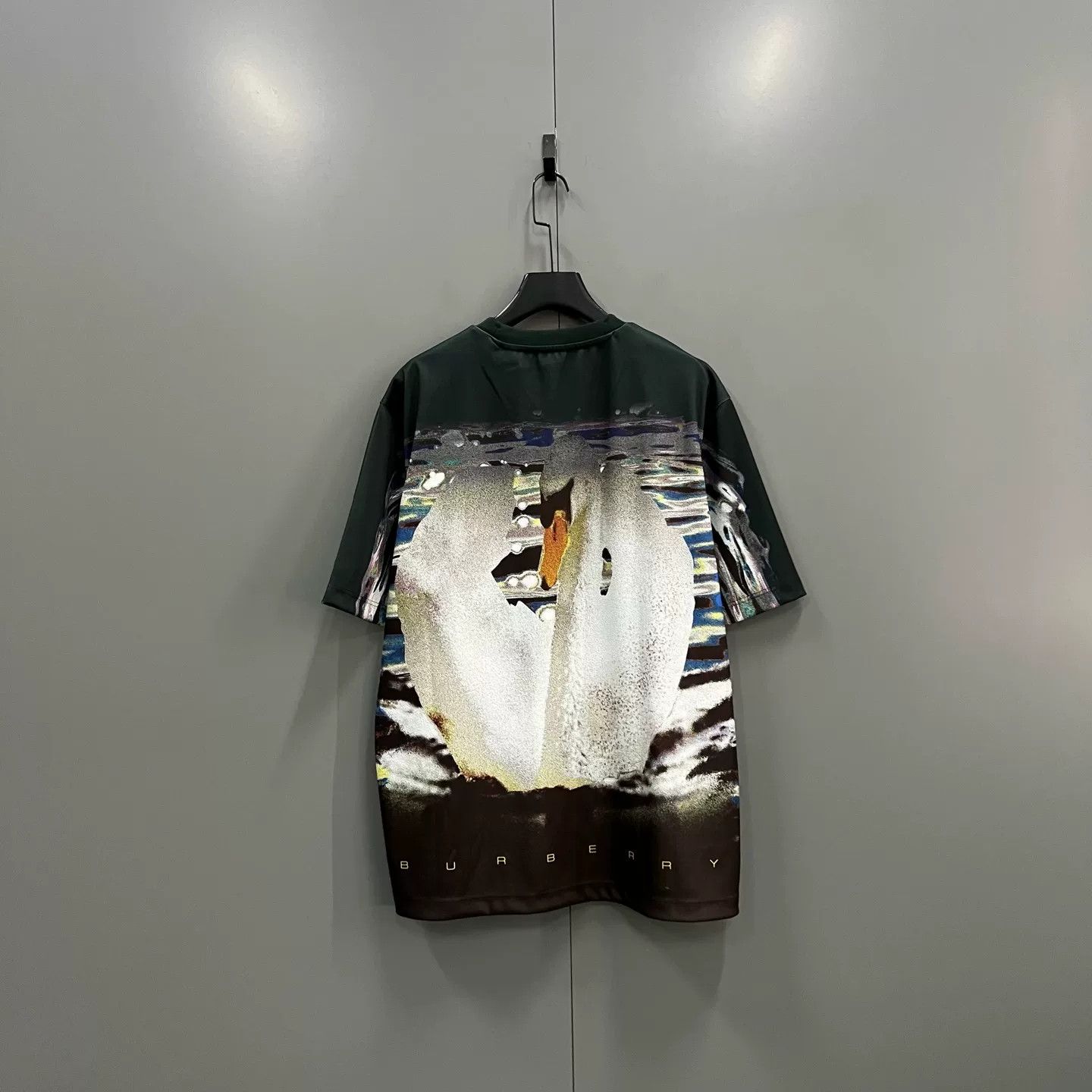 Burberry Burberry Swan Print T-Shirt XL Size US XL / EU 56 / 4 - 3 Thumbnail