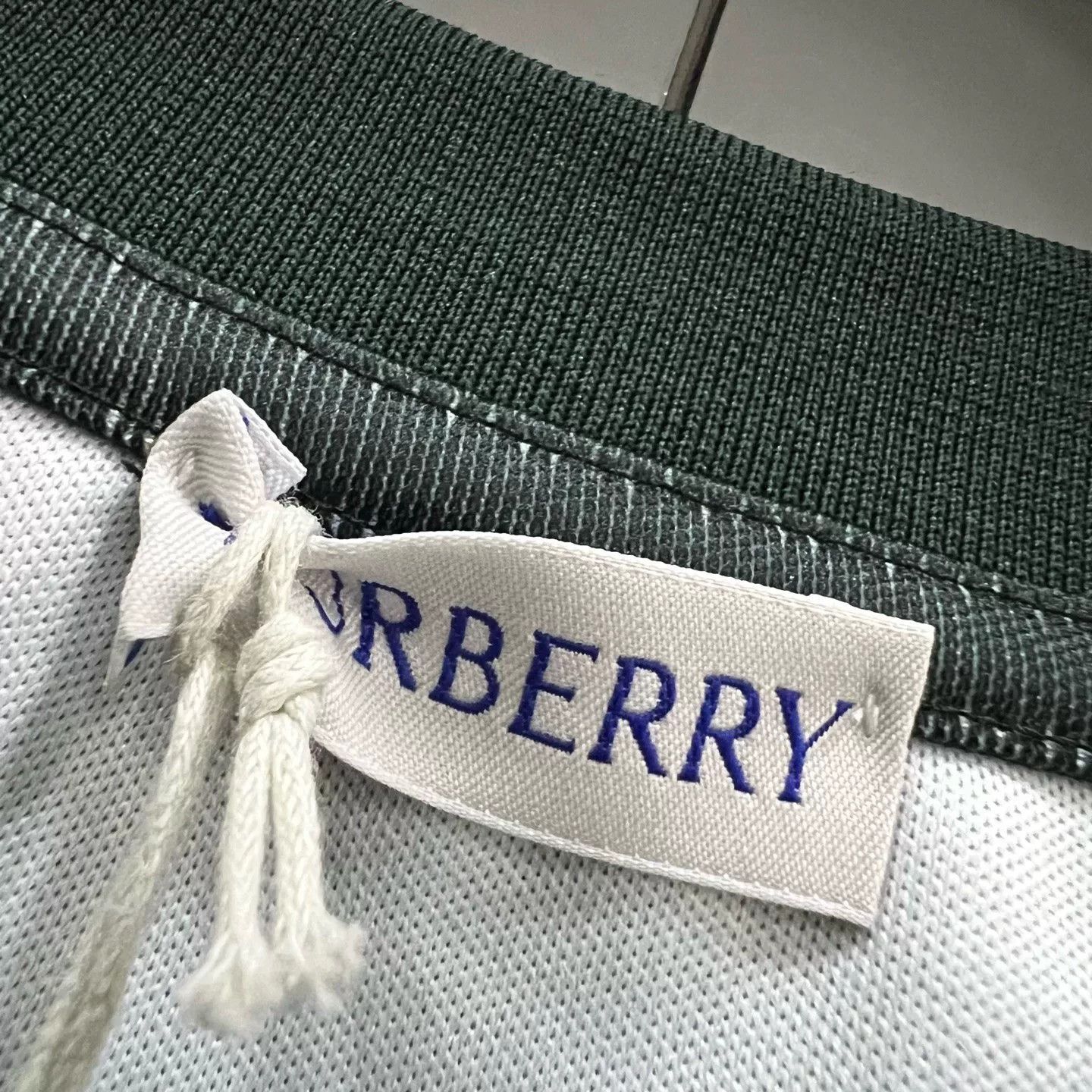Burberry Burberry Swan Print T-Shirt XL Size US XL / EU 56 / 4 - 4 Thumbnail