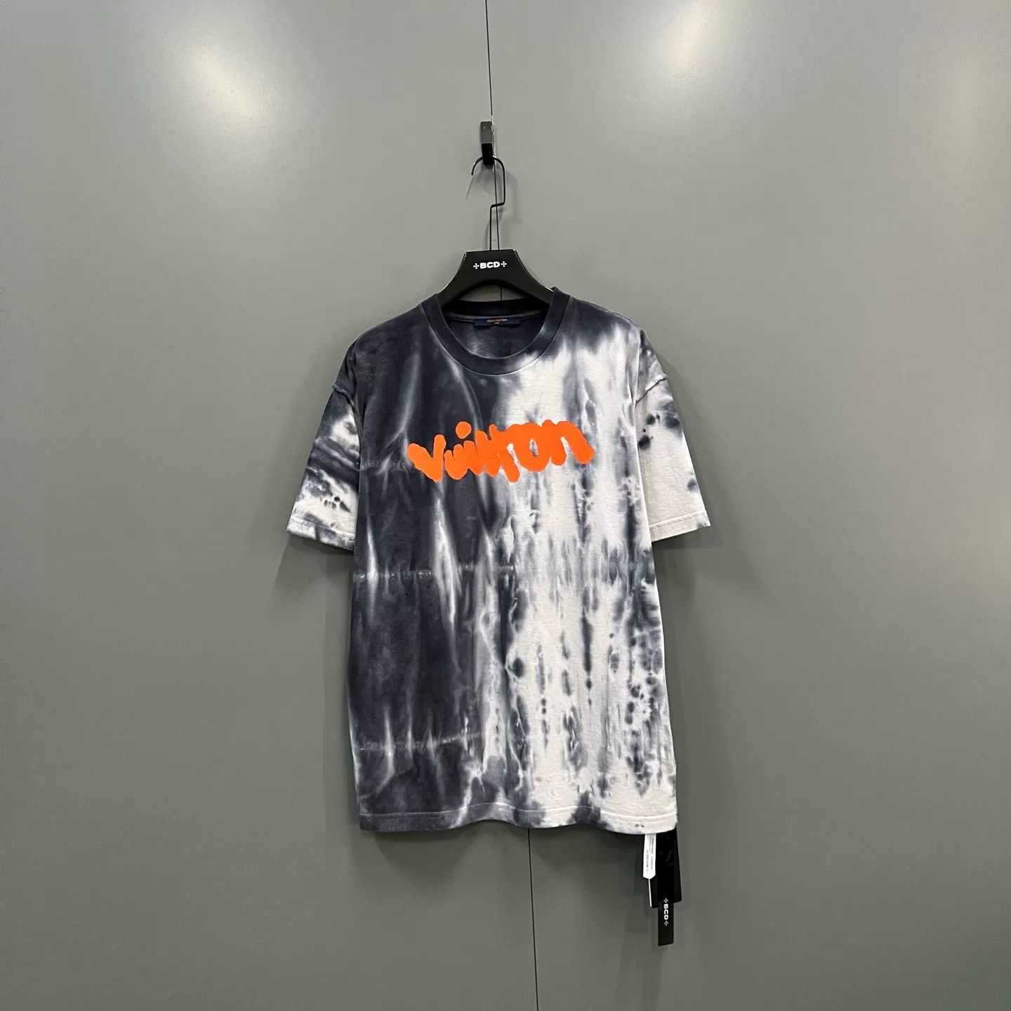Louis Vuitton Louis Vuitton Tie-Dye Logo T-Shirt L Size US L / EU 52-54 / 3 - 2 Thumbnail