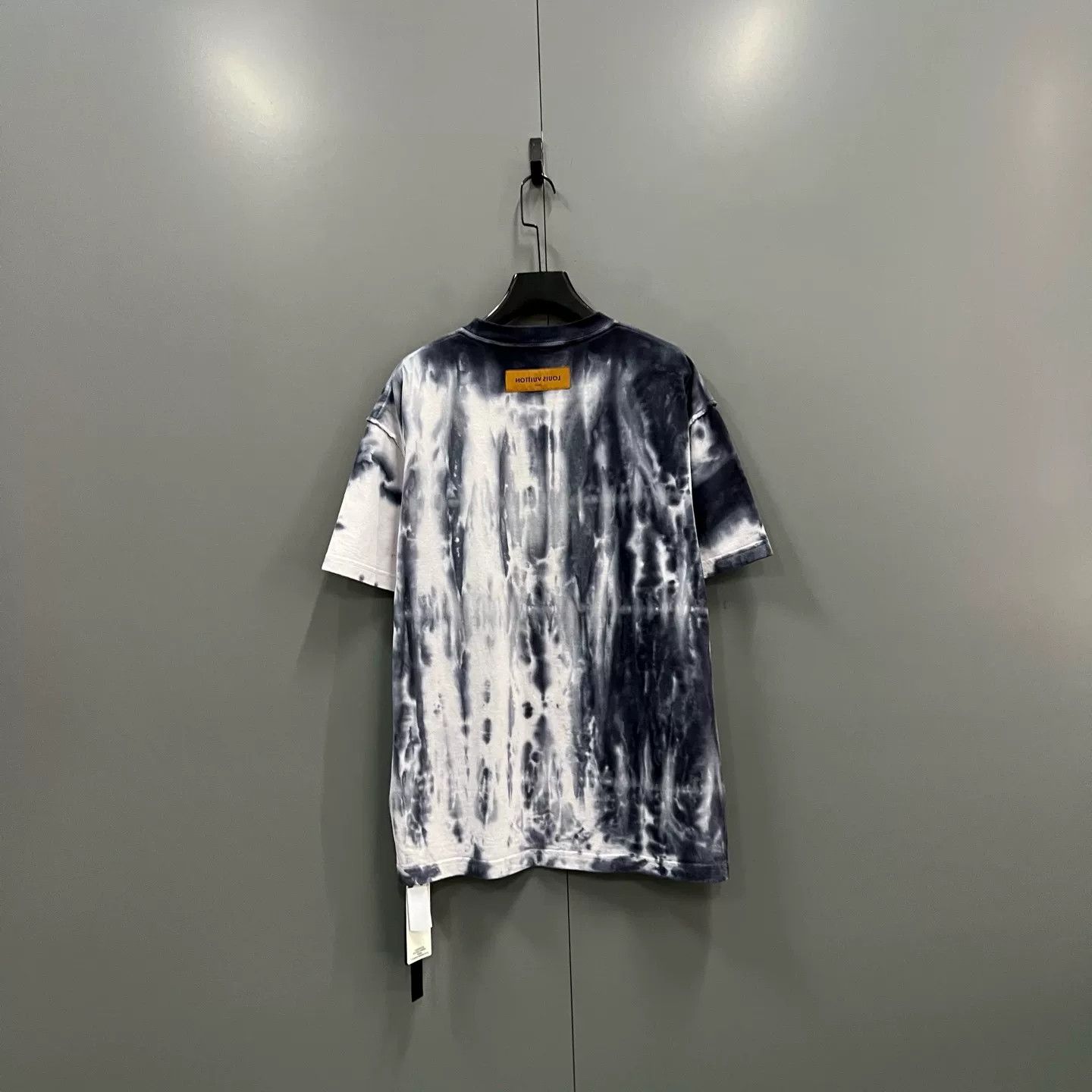 Louis Vuitton Louis Vuitton Tie-Dye Logo T-Shirt L Size US L / EU 52-54 / 3 - 3 Thumbnail