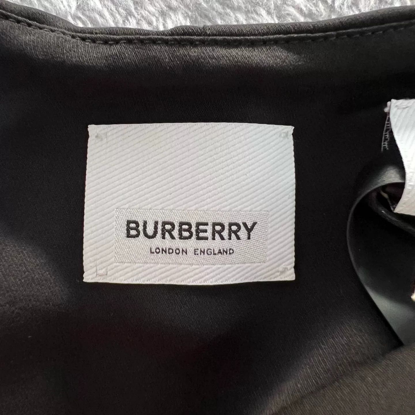 Burberry Burberry Silk Pleated Midi Skirt IT 38 Size 26" / US 2 / IT 38 - 4 Thumbnail
