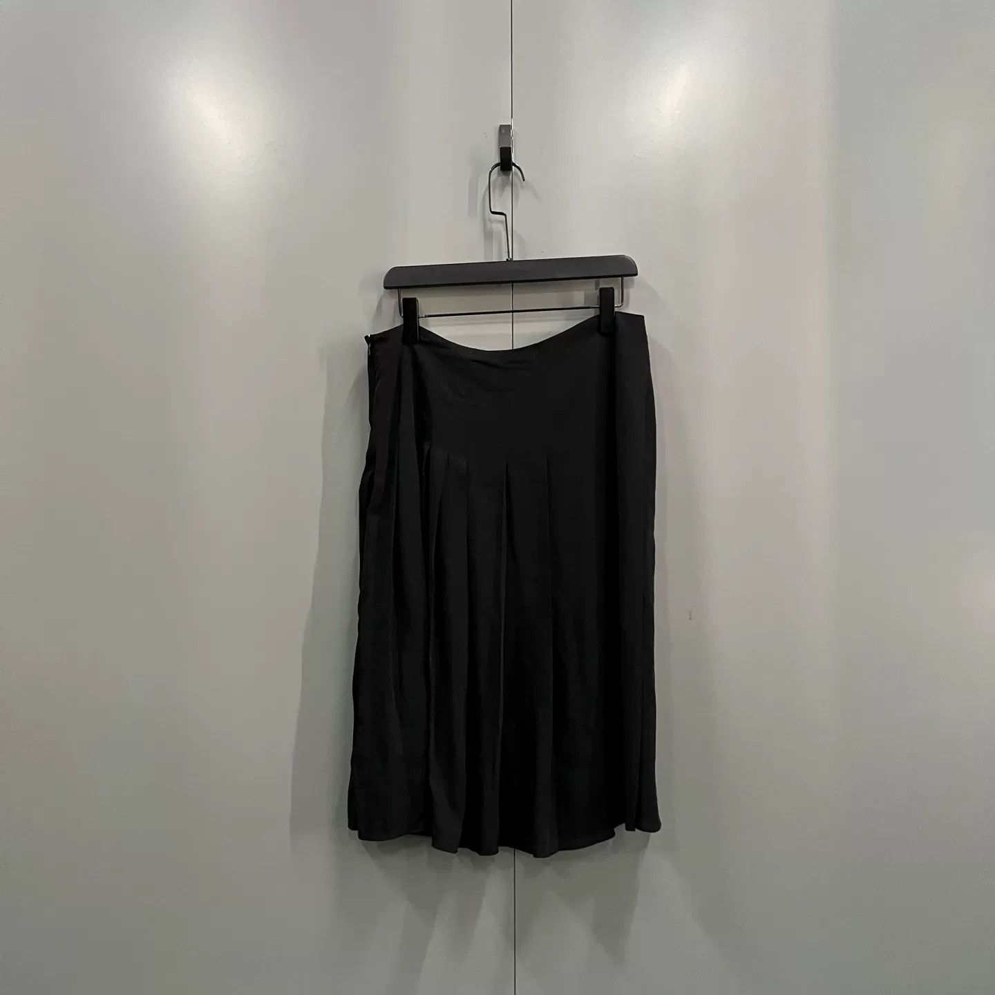 Burberry Burberry Silk Pleated Midi Skirt IT 38 Size 26" / US 2 / IT 38 - 3 Thumbnail