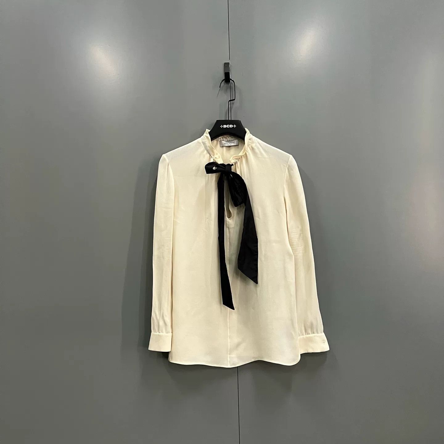 Valentino Valentino Contrast Bow Tie Blouse IT 38 Size XS / US 0-2 / IT 36-38 - 2 Thumbnail
