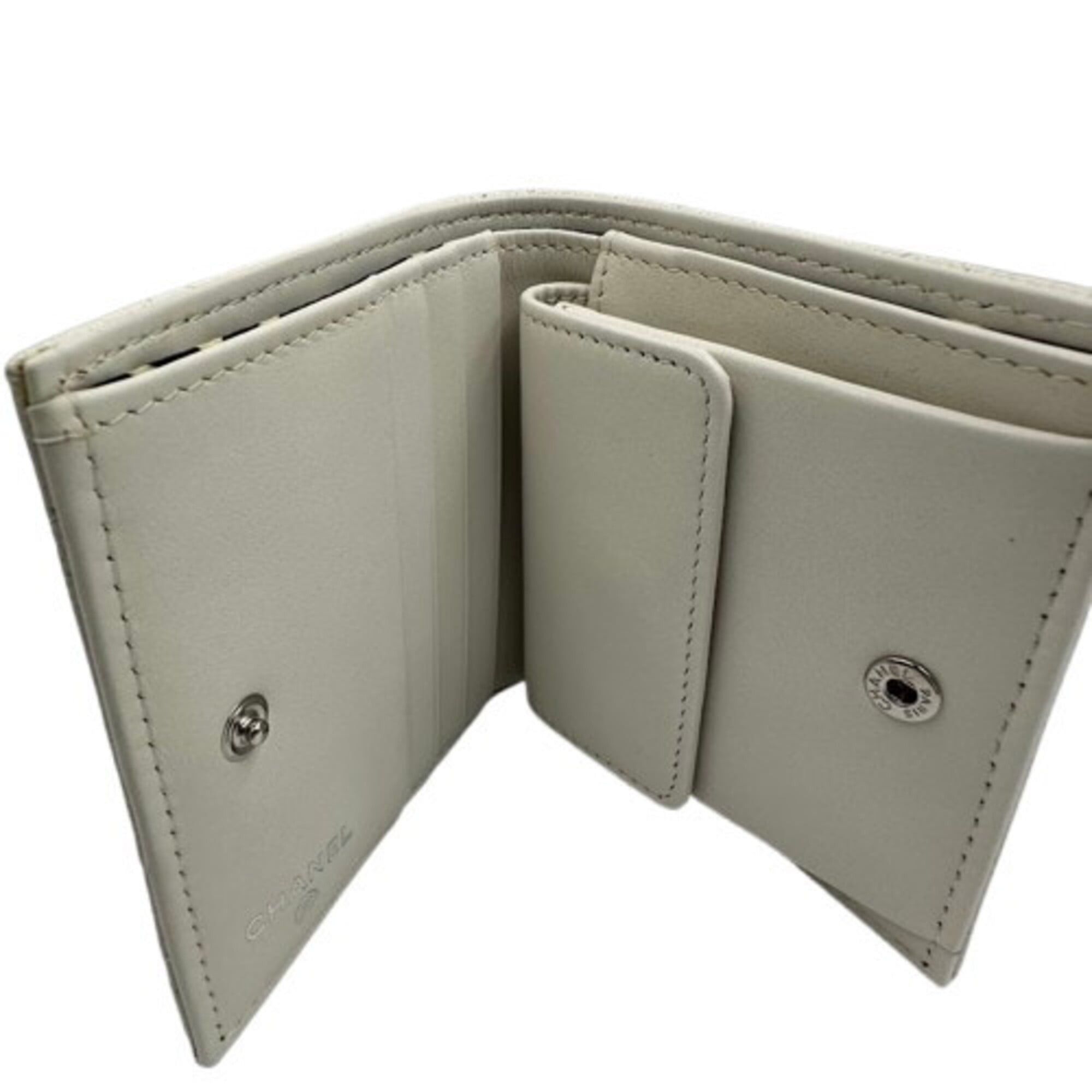 Chanel Chanel folding wallet, caviar leather, white, matelassé, compact wallet Size ONE SIZE - 5 Thumbnail