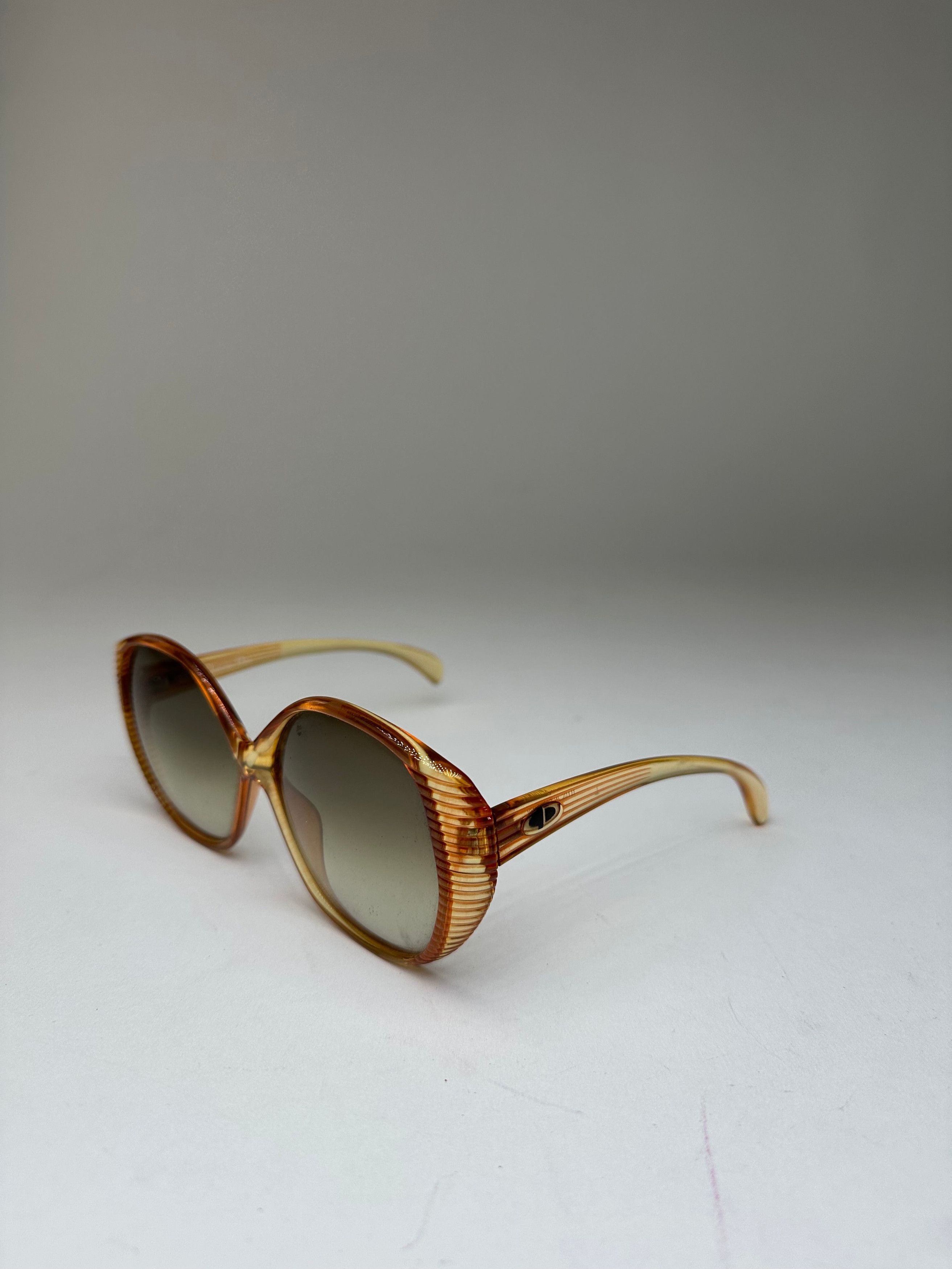 Dior Vintage Butterfly Overd Sunglasses Model 2061 Amber Size ONE SIZE - 7 Thumbnail