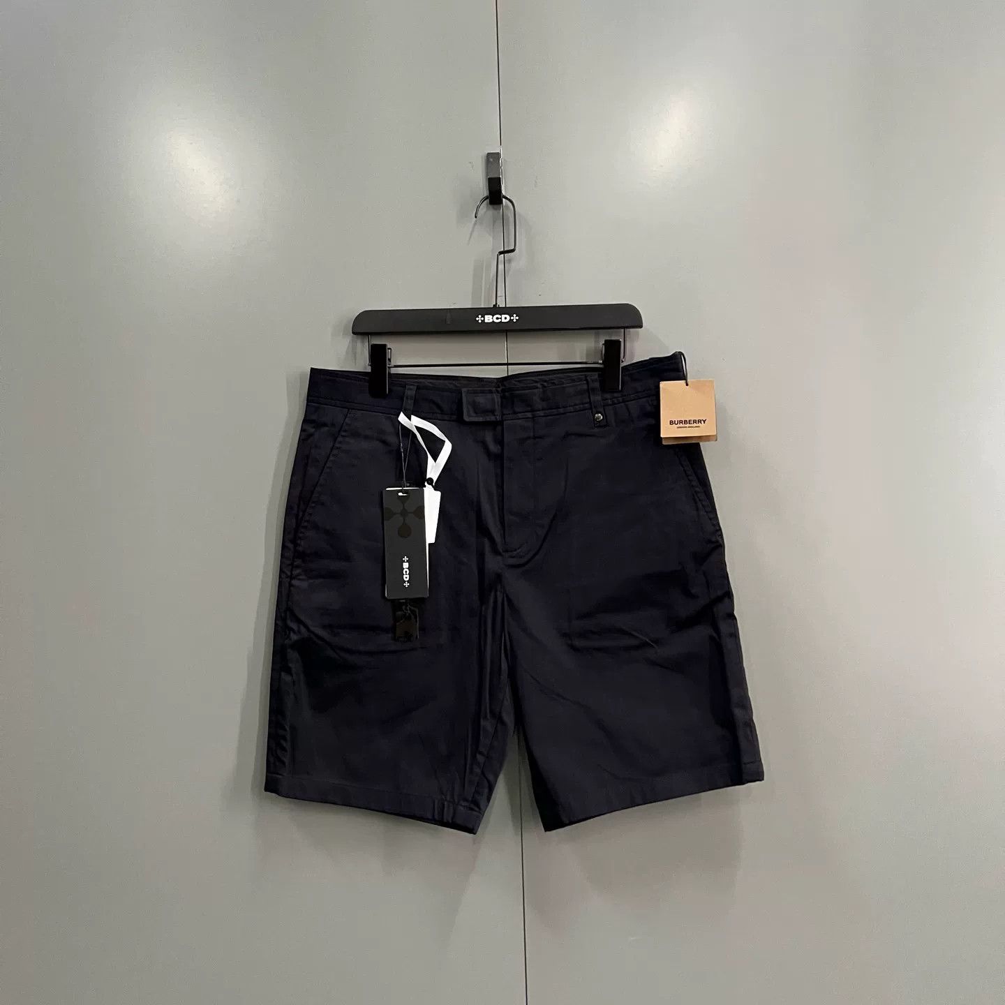 Burberry Burberry Solid Straight Chino Shorts EU 46 Size US 30 / EU 46 - 2 Thumbnail