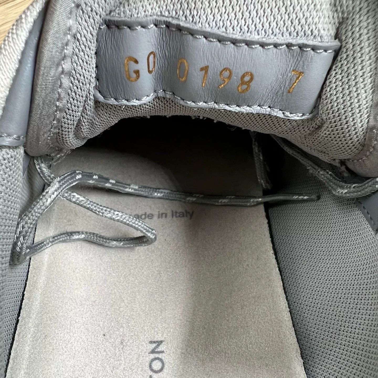 Louis Vuitton Louis Vuitton Monogram Run Away Sneakers Size 41 Size US 8 / EU 41 - 8 Thumbnail