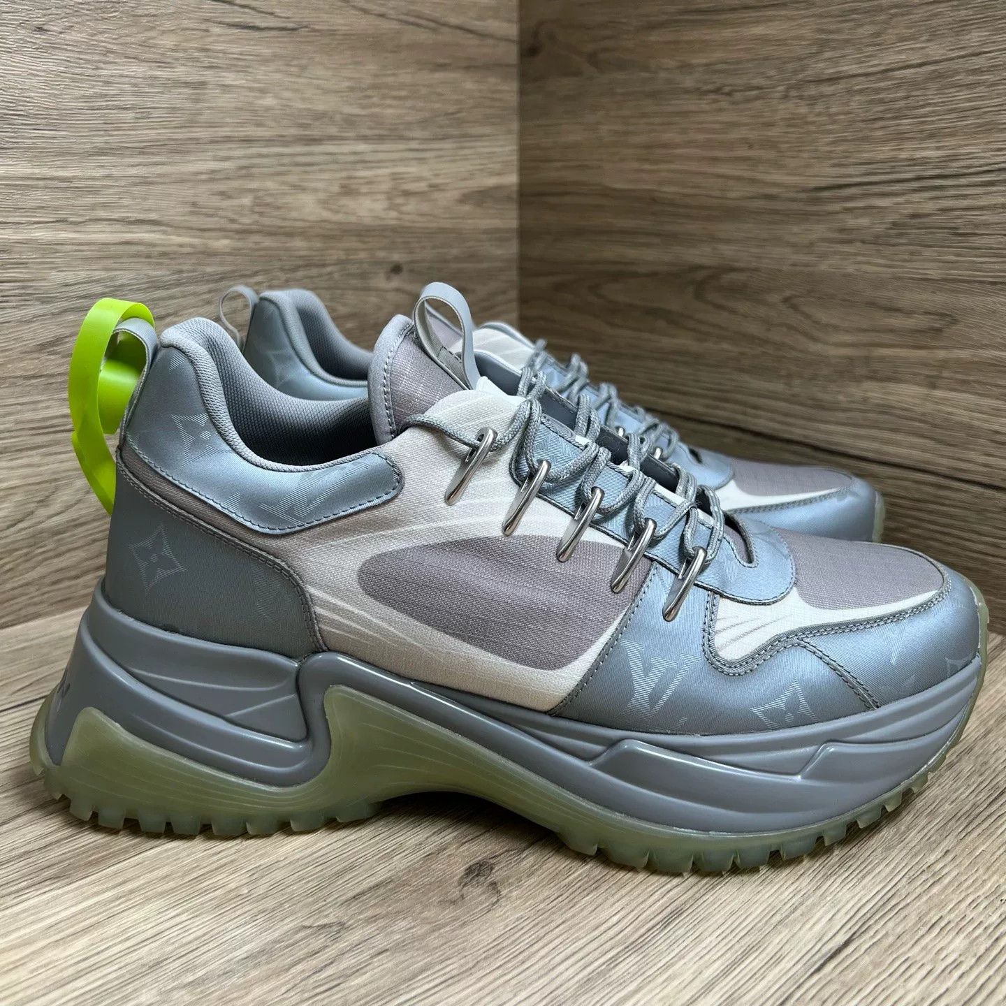 Louis Vuitton Louis Vuitton Monogram Run Away Sneakers Size 41 Size US 8 / EU 41 - 5 Thumbnail