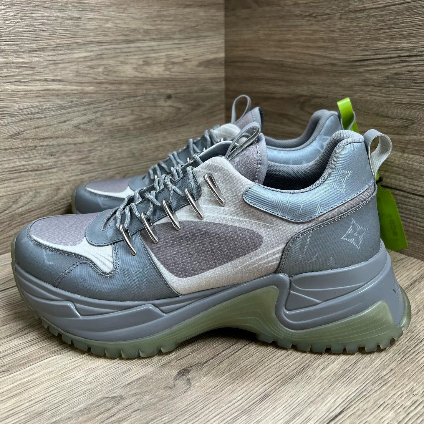 Louis Vuitton Louis Vuitton Monogram Run Away Sneakers Size 41 Size US 8 / EU 41 - 2 Thumbnail