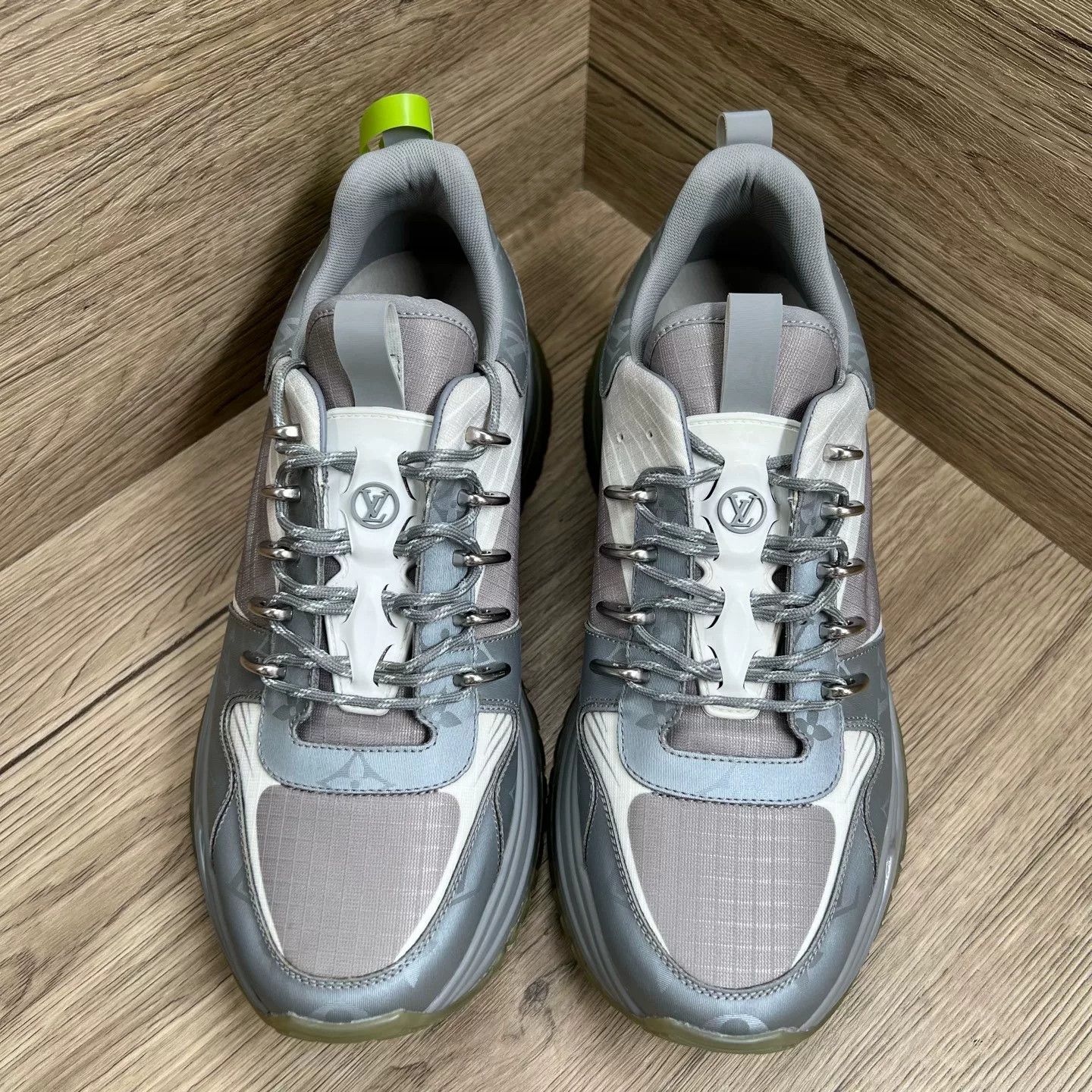 Louis Vuitton Louis Vuitton Monogram Run Away Sneakers Size 41 Size US 8 / EU 41 - 4 Thumbnail