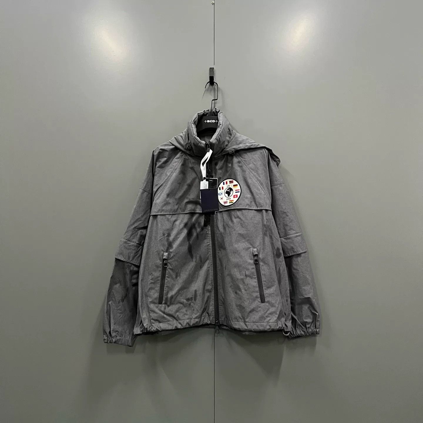 Louis Vuitton Louis Vuitton Patch Grey Hooded Windbreaker Size 52 Size US L / EU 52-54 / 3 - 2 Thumbnail