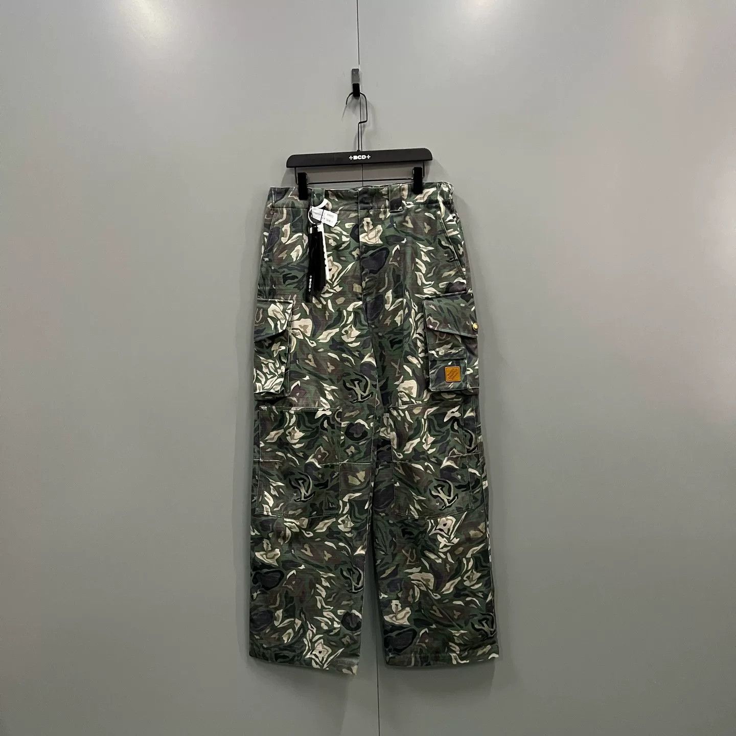 Louis Vuitton Louis Vuitton x Nigo Camo Pocket Cargo Pants 36 Size US 36 / EU 52 - 2 Thumbnail