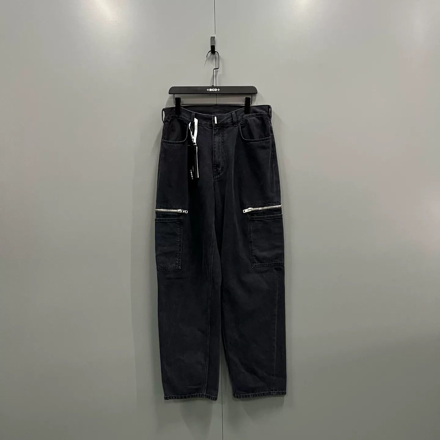 Givenchy Givenchy Zipper Cargo Pocket Denim Jeans 33 Size US 33 - 2 Thumbnail