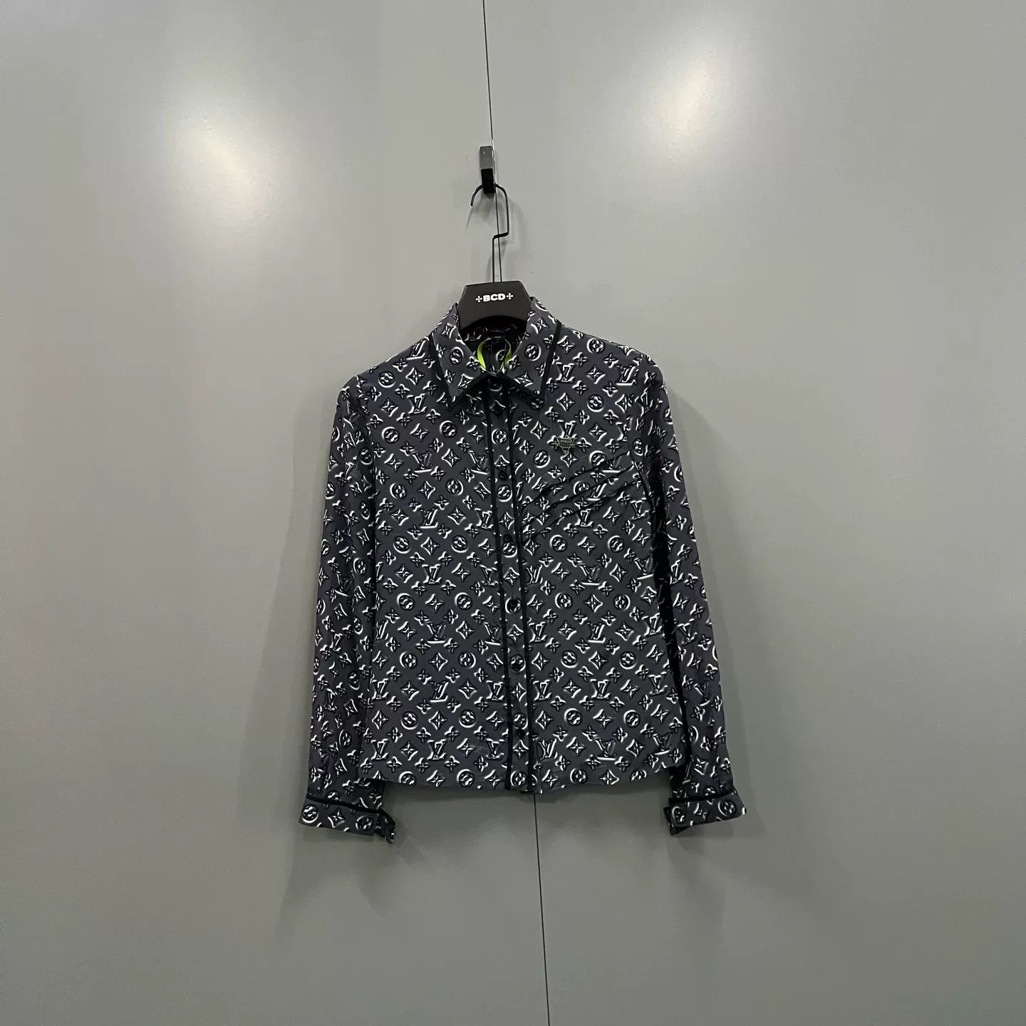 Louis Vuitton Louis Vuitton Monogram Logo Button Up Shirt 34 Size XS / US 0-2 / IT 36-38 - 2 Thumbnail