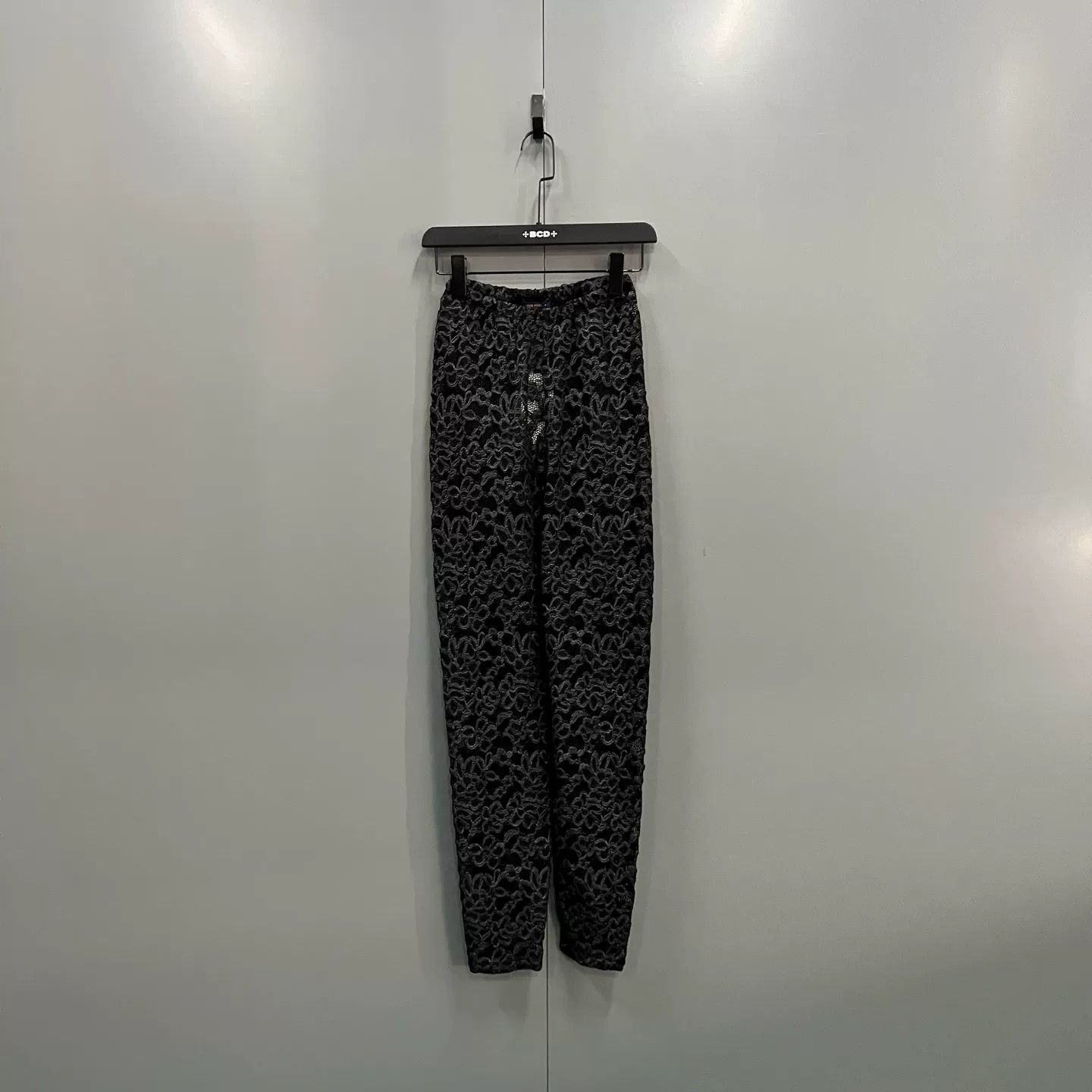 Louis Vuitton Louis Vuitton Floral Lace Pants FR 38 Size 27" / US 4 / IT 40 - 2 Thumbnail