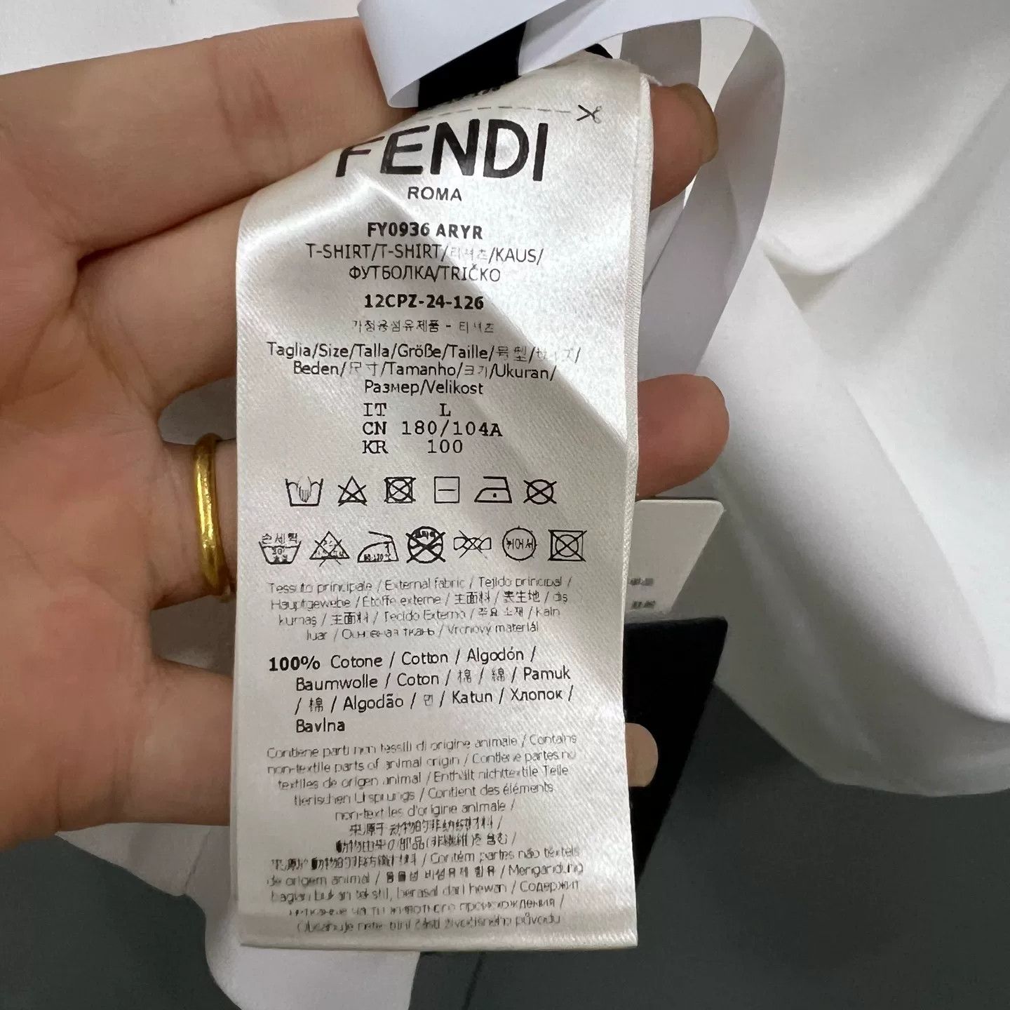 Fendi Fendi Zipped Pocket Logo T-Shirt Size L Size US L / EU 52-54 / 3 - 6 Thumbnail