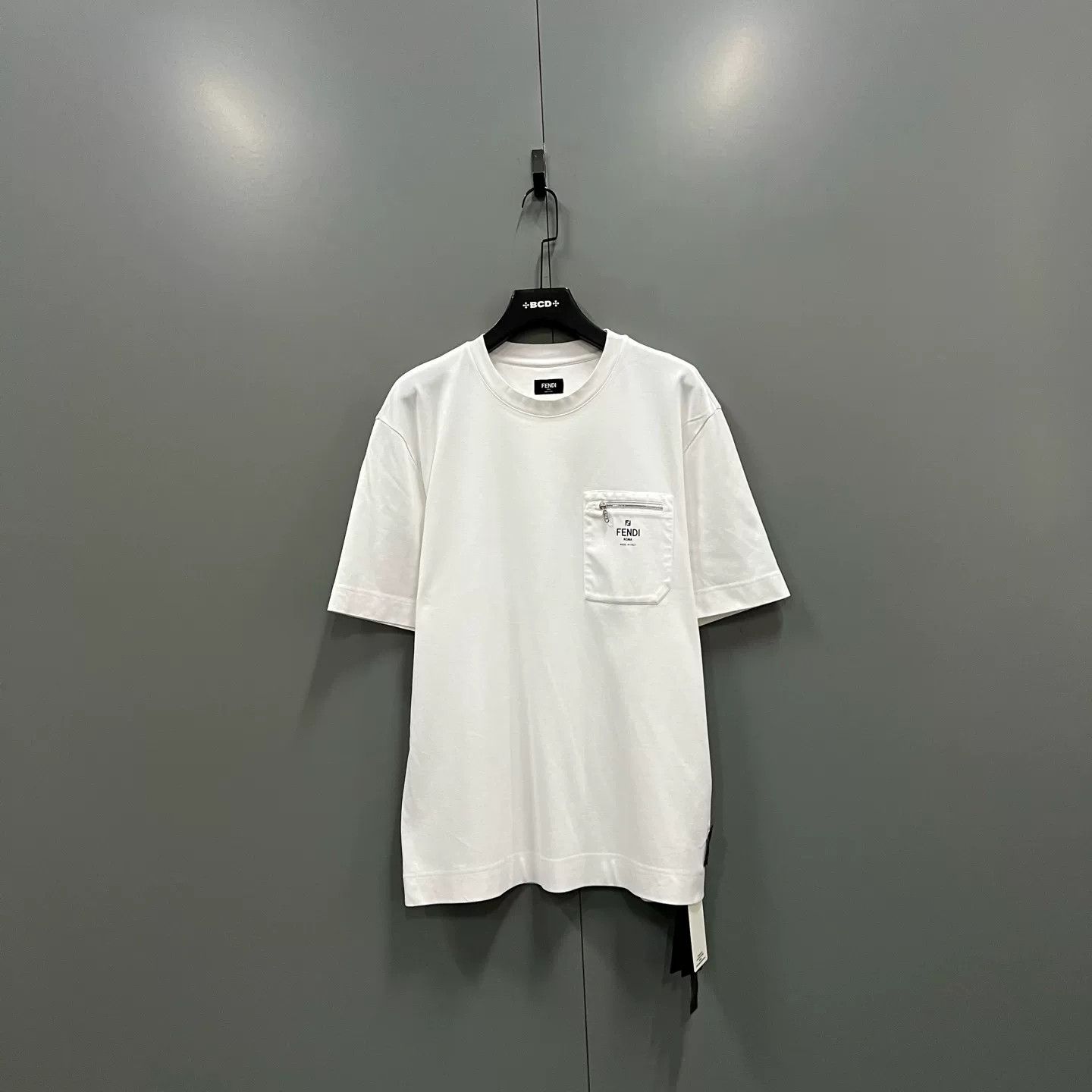 Fendi Fendi Zipped Pocket Logo T-Shirt Size L Size US L / EU 52-54 / 3 - 2 Thumbnail