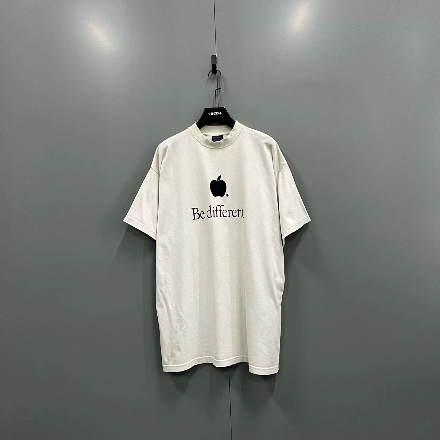 Balenciaga Balenciaga Be Different Apple Logo T-Shirt 2 Size US M / EU 48-50 / 2 - 2 Thumbnail