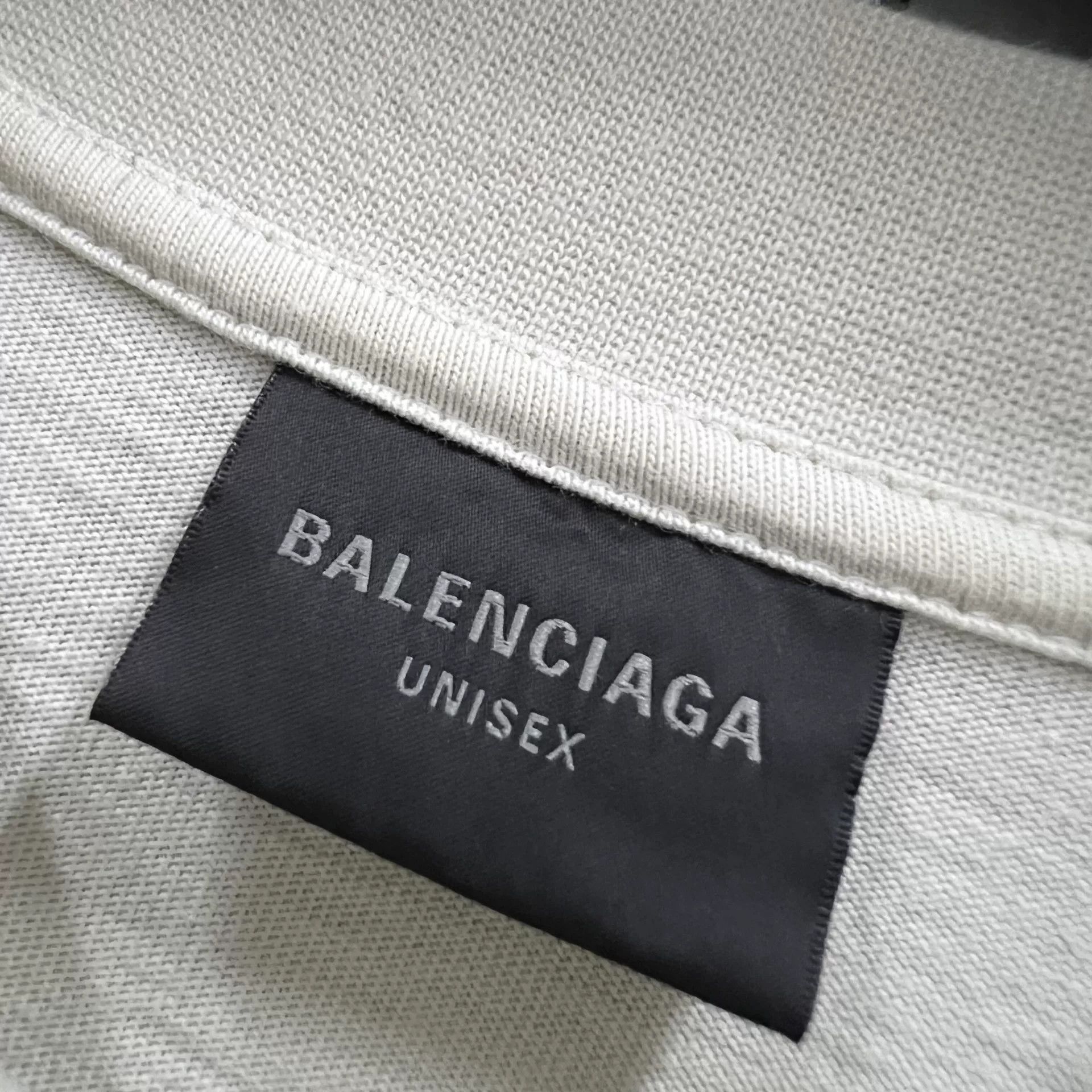 Balenciaga Balenciaga Be Different Apple Logo T-Shirt 2 Size US M / EU 48-50 / 2 - 4 Thumbnail