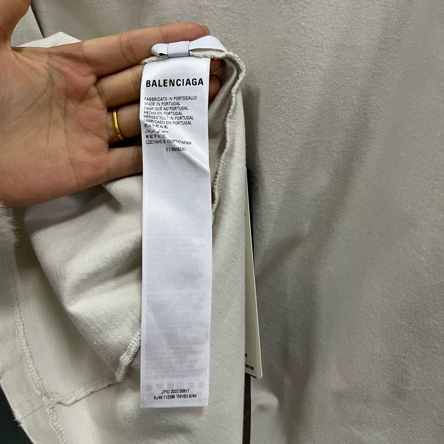 Balenciaga Balenciaga Be Different Apple Logo T-Shirt 2 Size US M / EU 48-50 / 2 - 5 Thumbnail