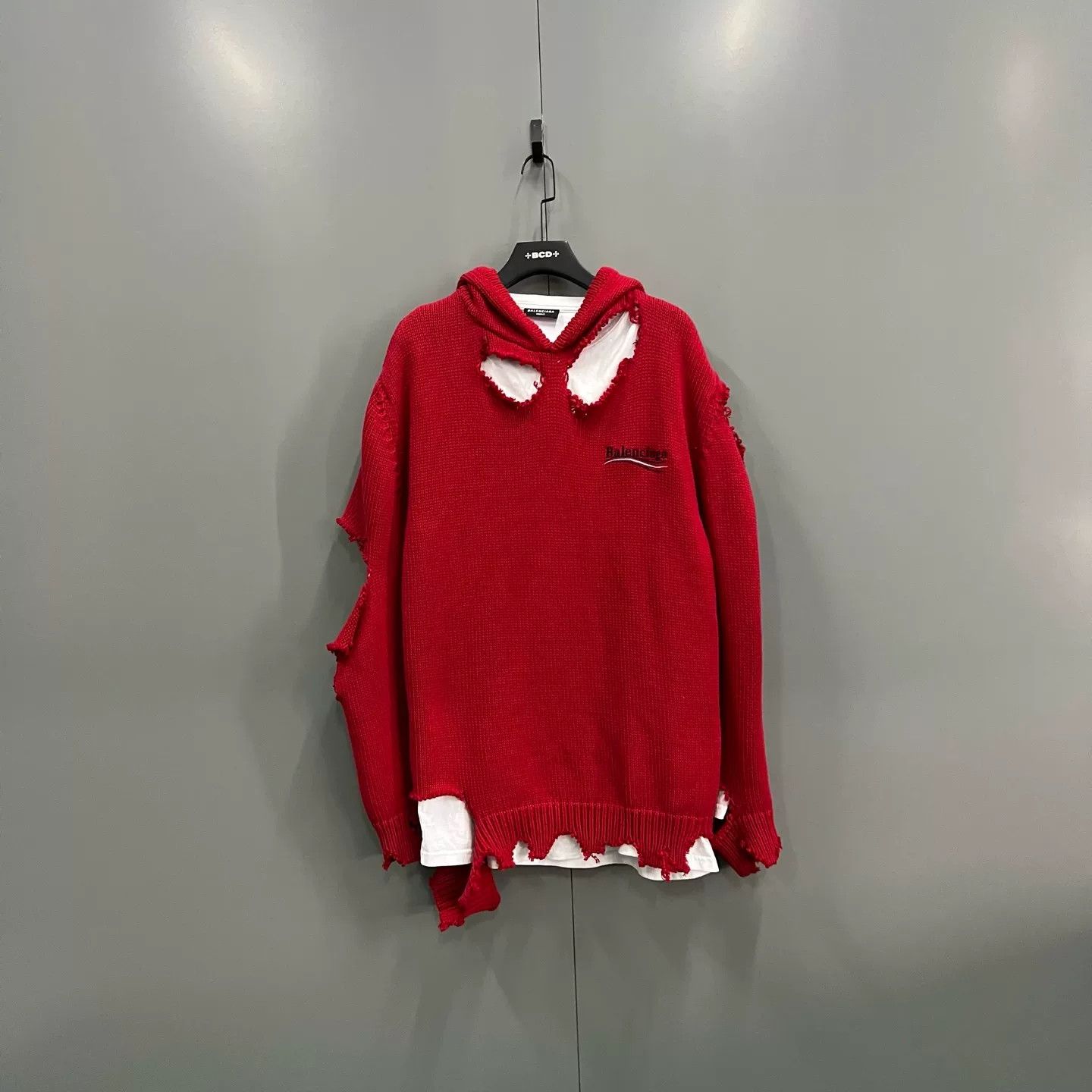 Balenciaga Balenciaga Distressed Red Knit Hoodie Size L Size US L / EU 52-54 / 3 - 2 Thumbnail