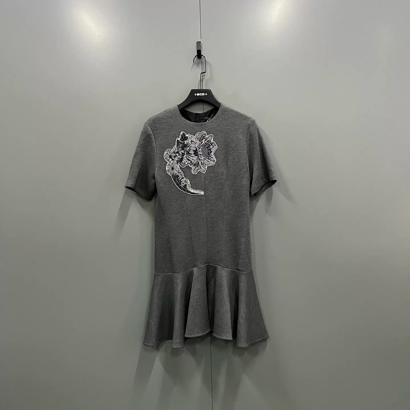 Louis Vuitton Louis Vuitton Floral Embroidered Mini Dress M Size M / US 6-8 / IT 42-44 - 2 Thumbnail