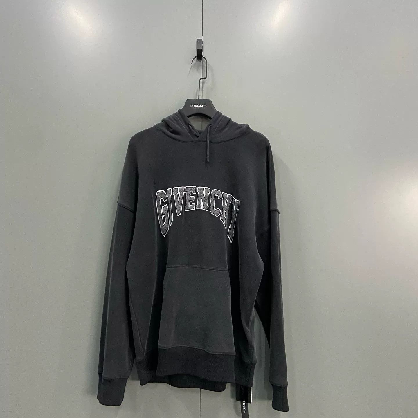 Givenchy Givenchy Flocked Logo Hoodie Size XXL Size US XXL / EU 58 / 5 - 2 Thumbnail