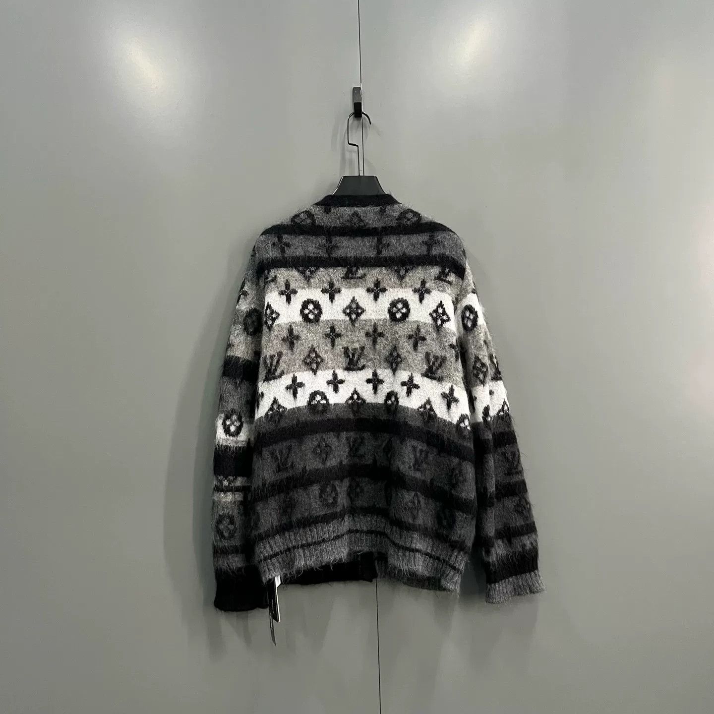 Louis Vuitton Louis Vuitton Monogram Knit Cardigan XXL Size US XXL / EU 58 / 5 - 3 Thumbnail