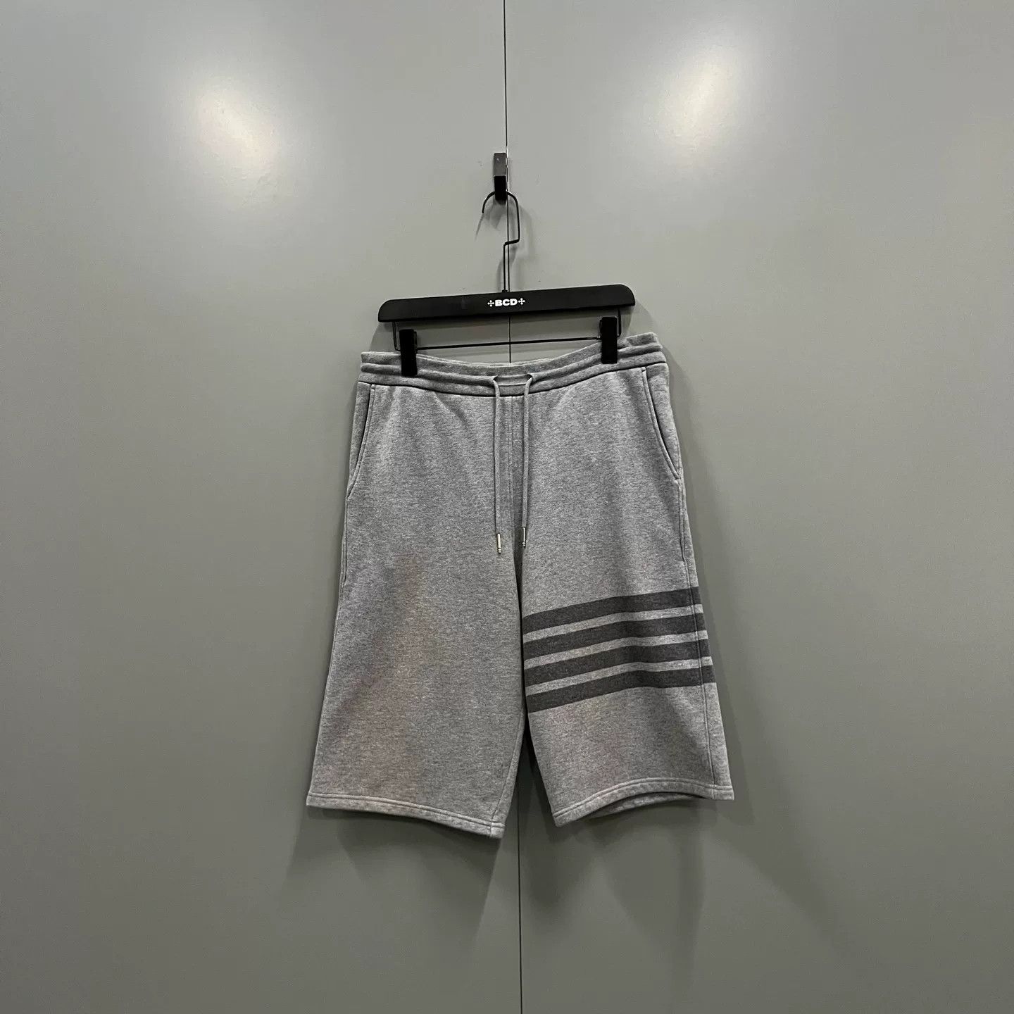 Thom Browne Thom Browne Four-Bar Stripe Sweat Shorts Size 3 Size US 34 / EU 50 - 2 Thumbnail
