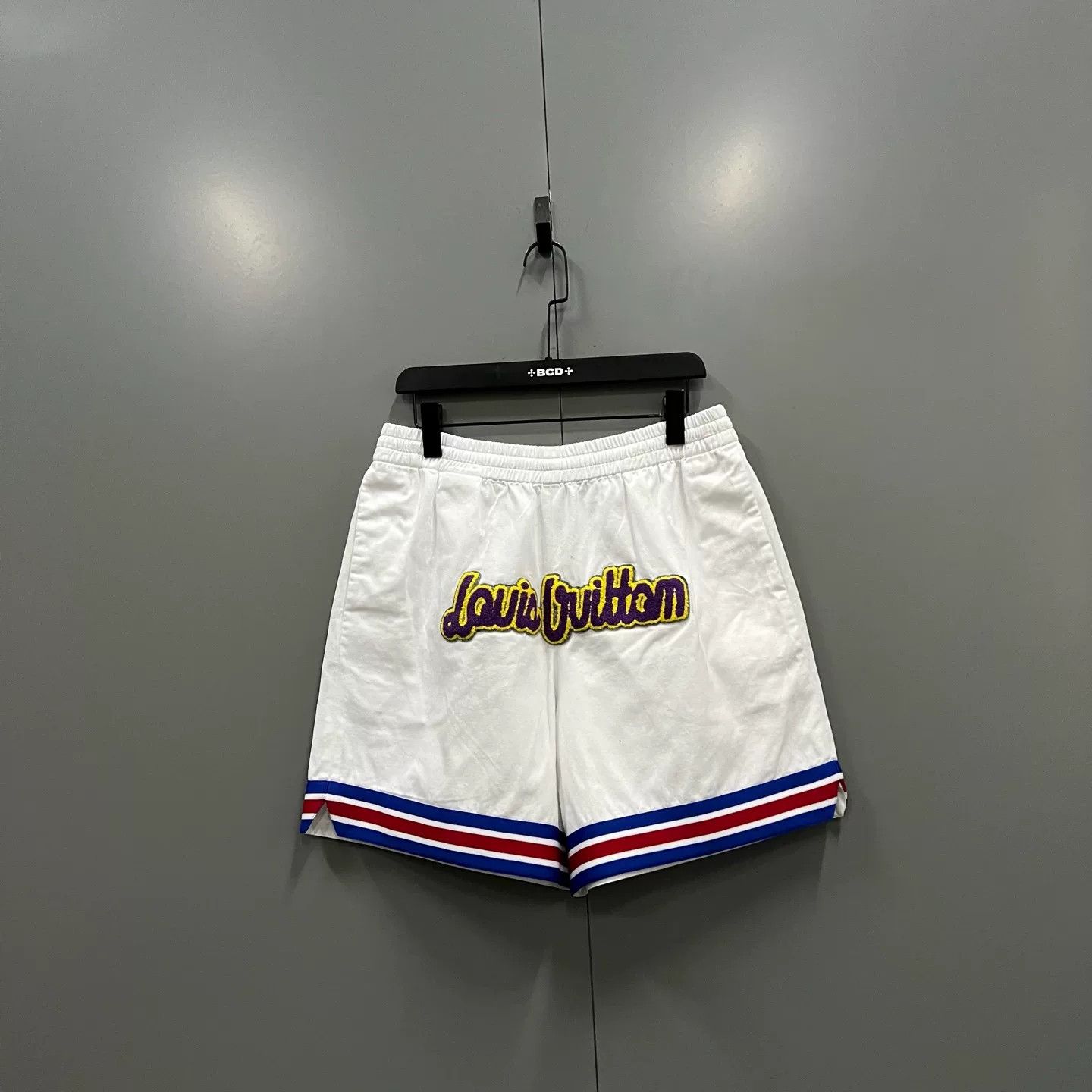 Louis Vuitton Louis Vuitton x NBA Embroidered Logo Shorts Size L Size US 34 / EU 50 - 2 Thumbnail