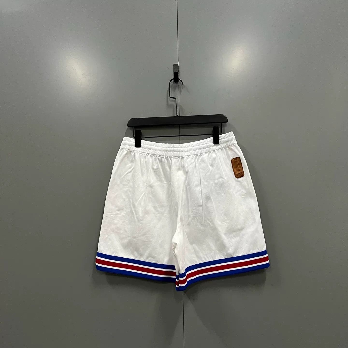 Louis Vuitton Louis Vuitton x NBA Embroidered Logo Shorts Size L Size US 34 / EU 50 - 3 Thumbnail