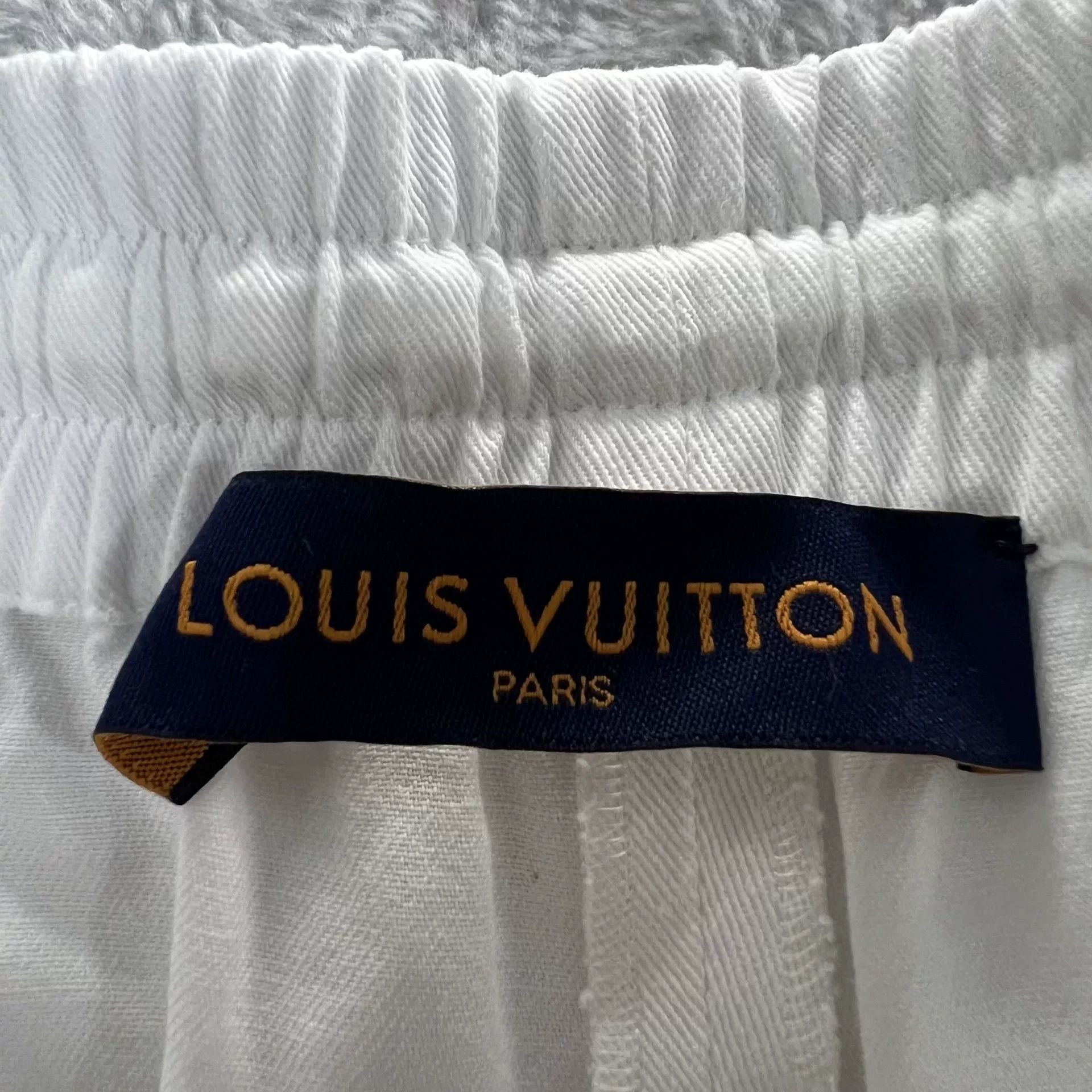 Louis Vuitton Louis Vuitton x NBA Embroidered Logo Shorts Size L Size US 34 / EU 50 - 4 Thumbnail