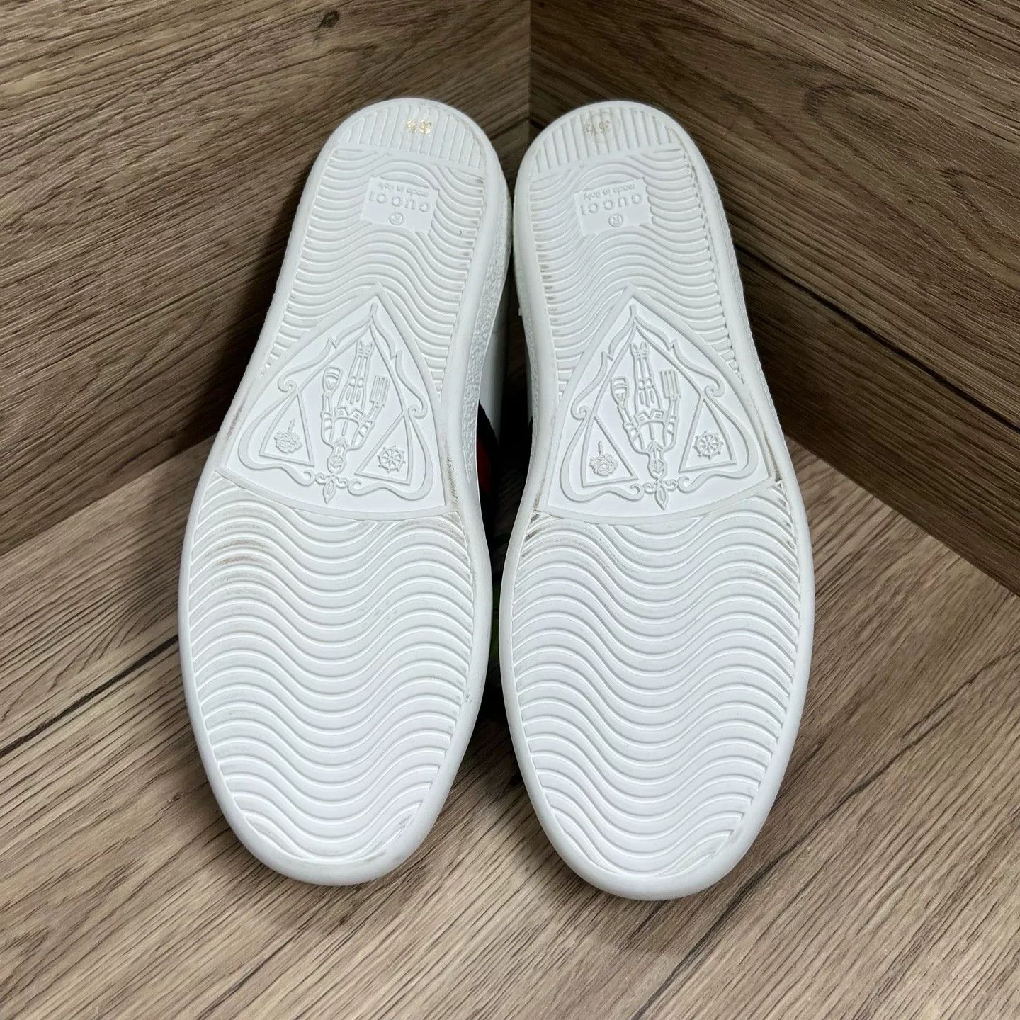 Gucci Gucci x Disney Donald Duck Ace Sneakers 35.5 Size US 5.5 / IT 35.5 - 8 Thumbnail