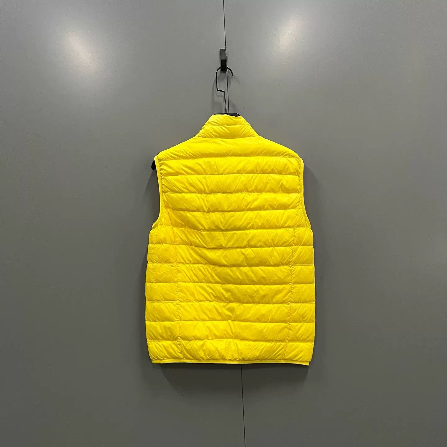 Emporio Armani EA7 Emporio Armani Yellow Padded Down Vest Size M Size US M / EU 48-50 / 2 - 3 Thumbnail
