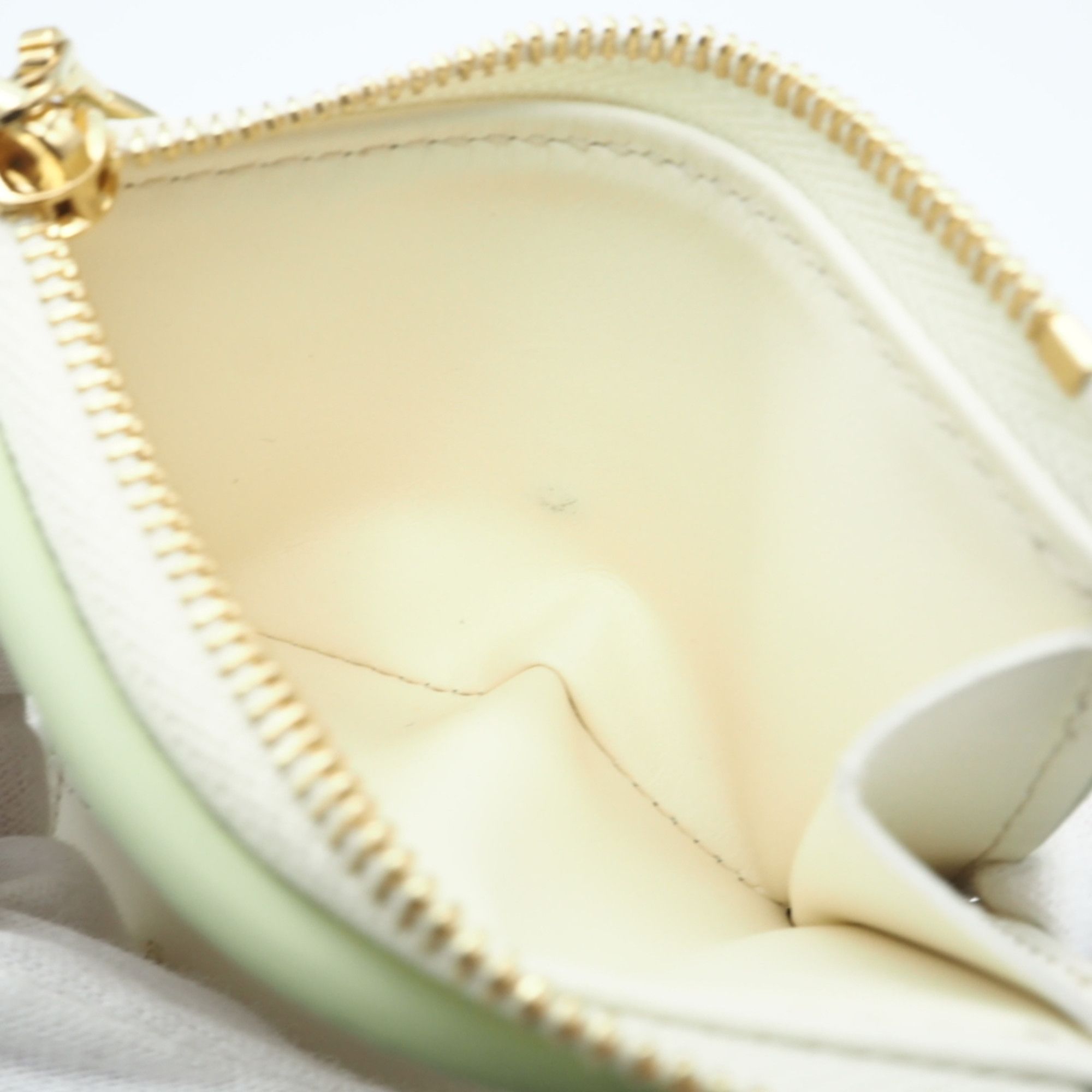 Louis Vuitton Louis Vuitton Taurillon Portefeuille Capucines XS Nato Green M82475 Tri-fold Wallet White Leather Women's Size ONE SIZE - 13 Thumbnail