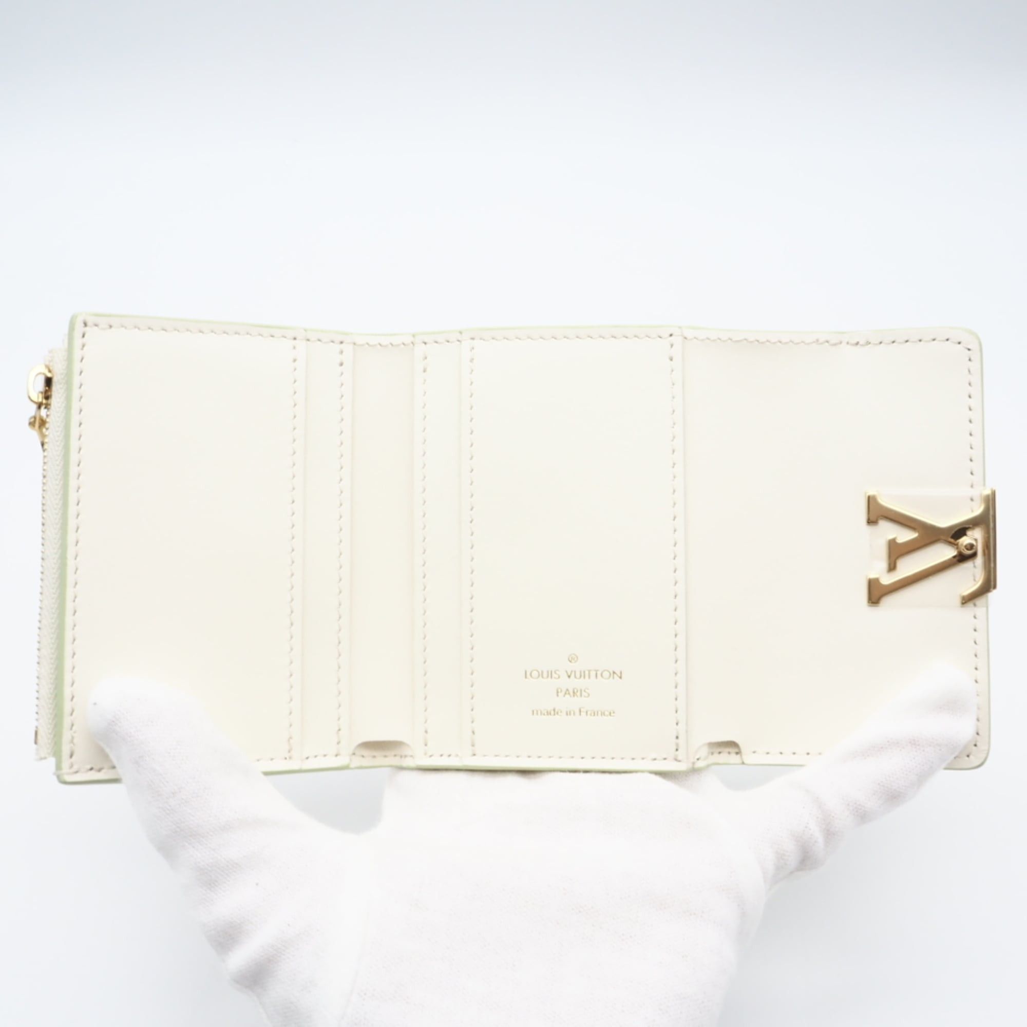 Louis Vuitton Louis Vuitton Taurillon Portefeuille Capucines XS Nato Green M82475 Tri-fold Wallet White Leather Women's Size ONE SIZE - 11 Thumbnail