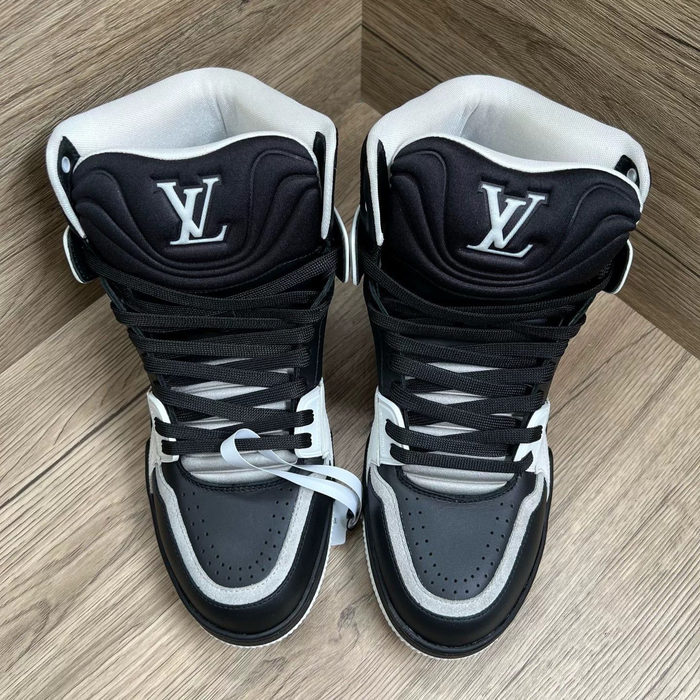 Louis Vuitton Louis Vuitton Black White Trainer Sneakers EU 41 Size US 8 / EU 41 - 4 Thumbnail