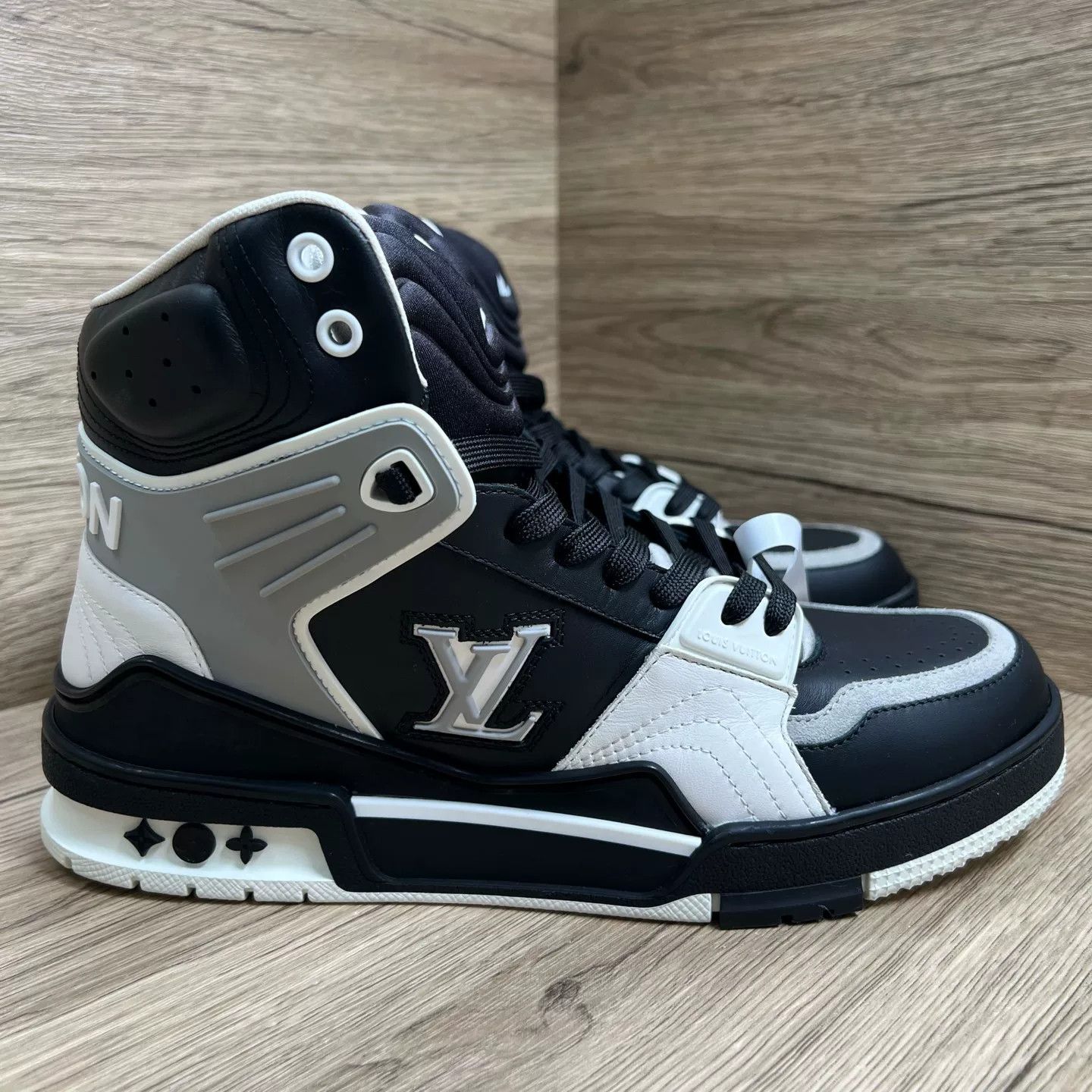Louis Vuitton Louis Vuitton Black White Trainer Sneakers EU 41 Size US 8 / EU 41 - 5 Thumbnail