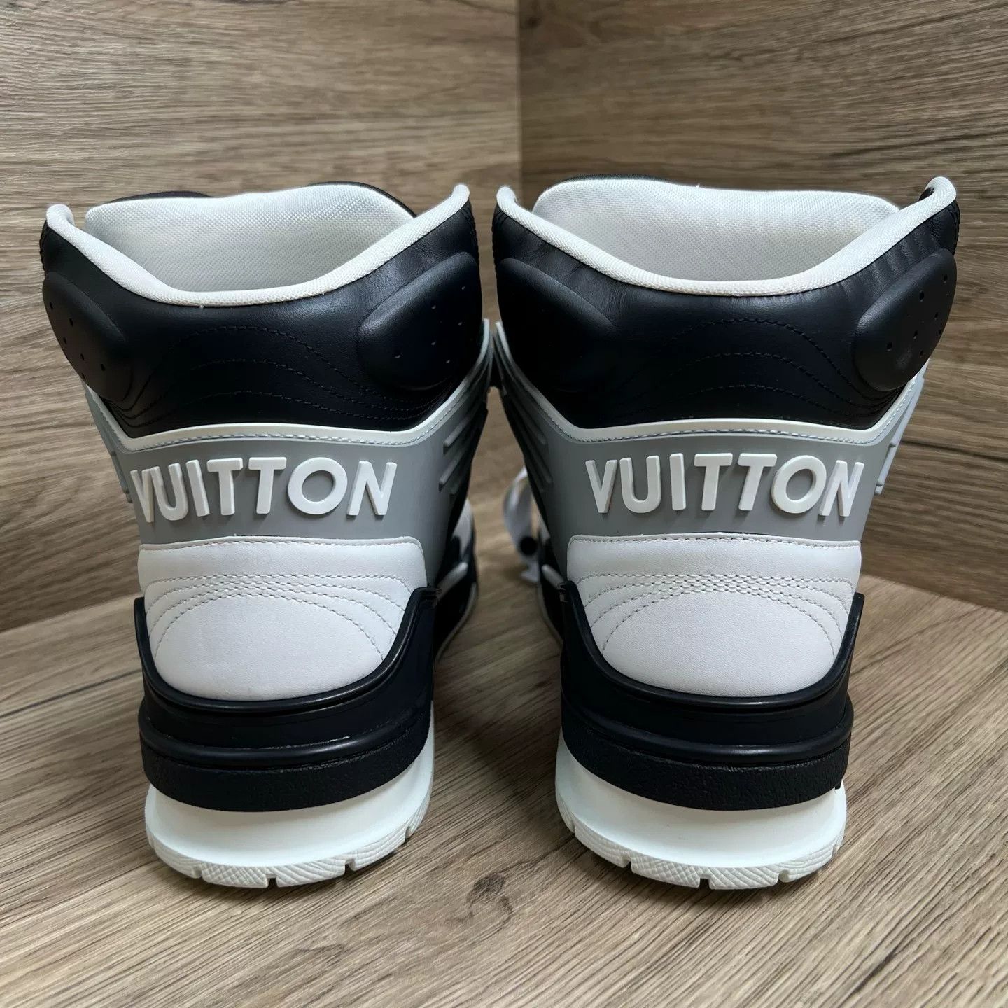 Louis Vuitton Louis Vuitton Black White Trainer Sneakers EU 41 Size US 8 / EU 41 - 6 Thumbnail
