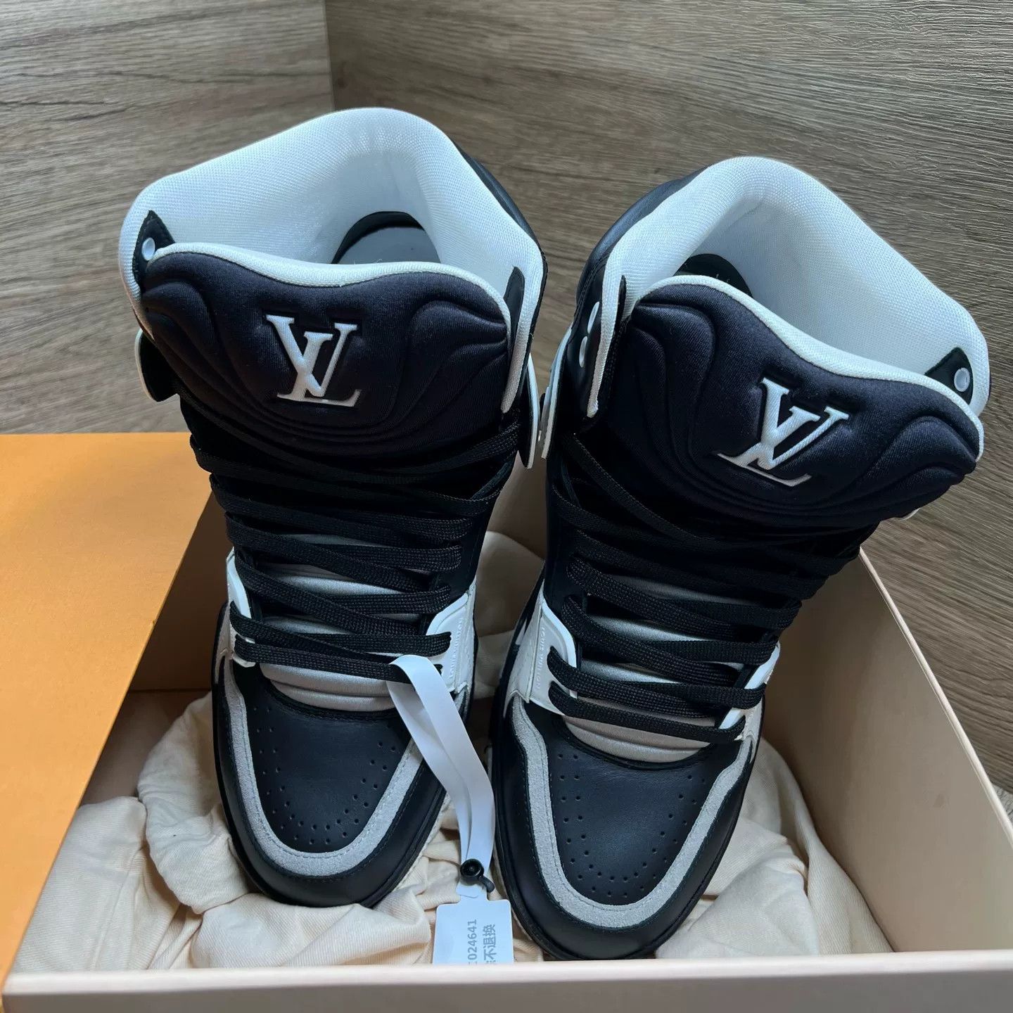 Louis Vuitton Louis Vuitton Black White Trainer Sneakers EU 41 Size US 8 / EU 41 - 3 Thumbnail