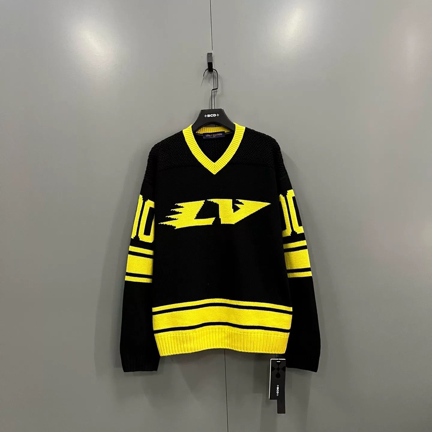 Louis Vuitton Louis Vuitton Intarsia Logo Knit Sweater Size M Size US M / EU 48-50 / 2 - 2 Thumbnail